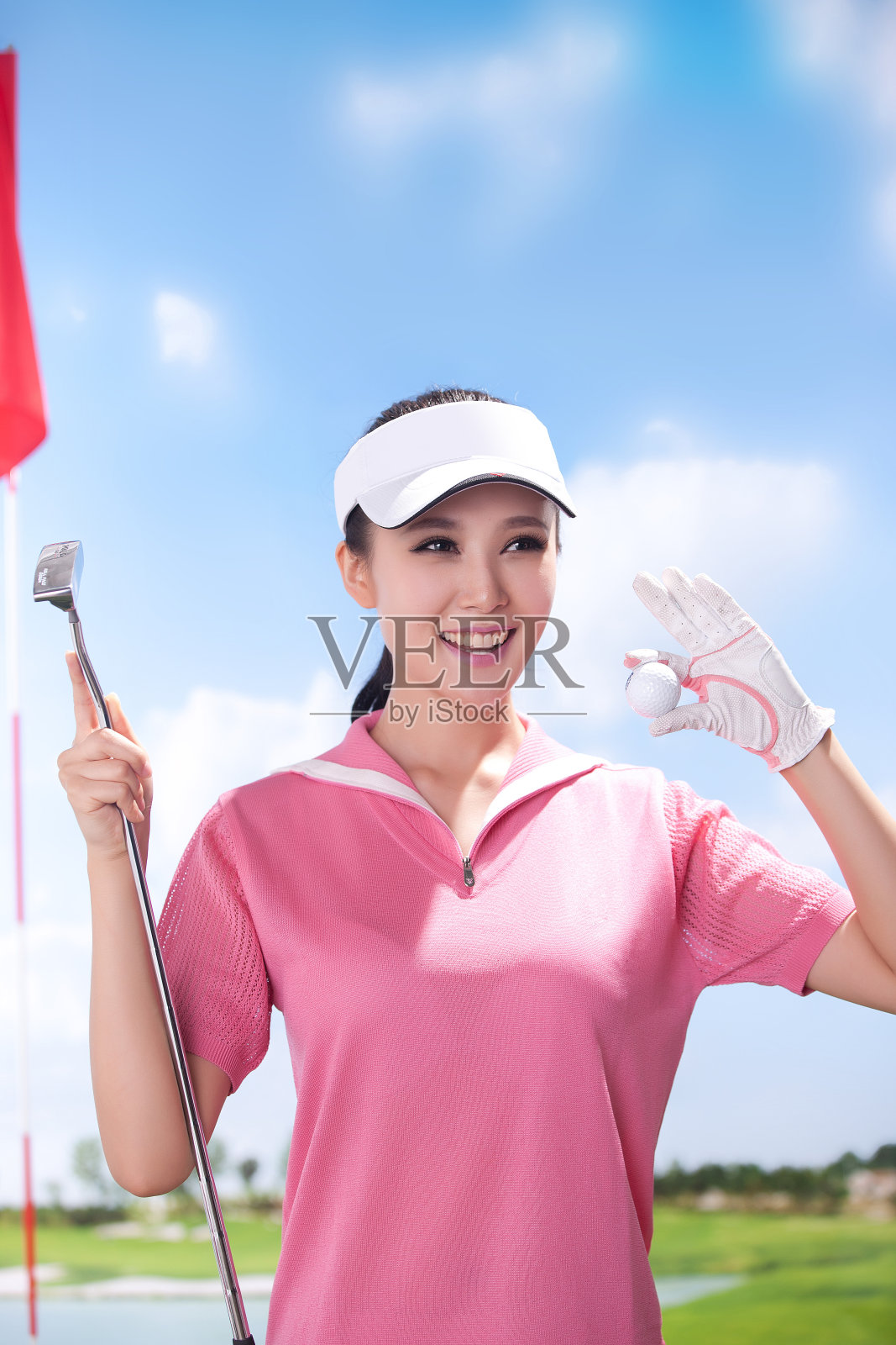 东方女人手拿高尔夫球照片摄影图片
