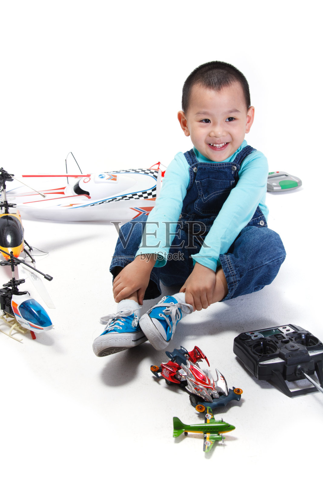 东方儿童玩玩具照片摄影图片