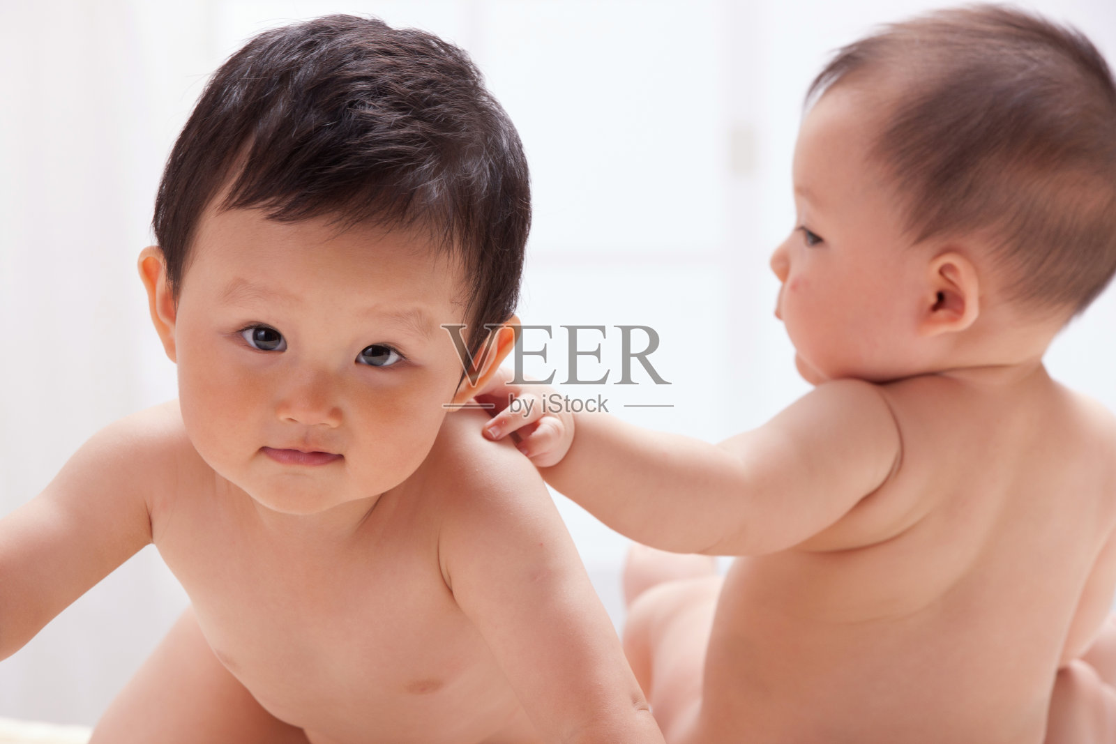 两个可爱的婴儿照片摄影图片