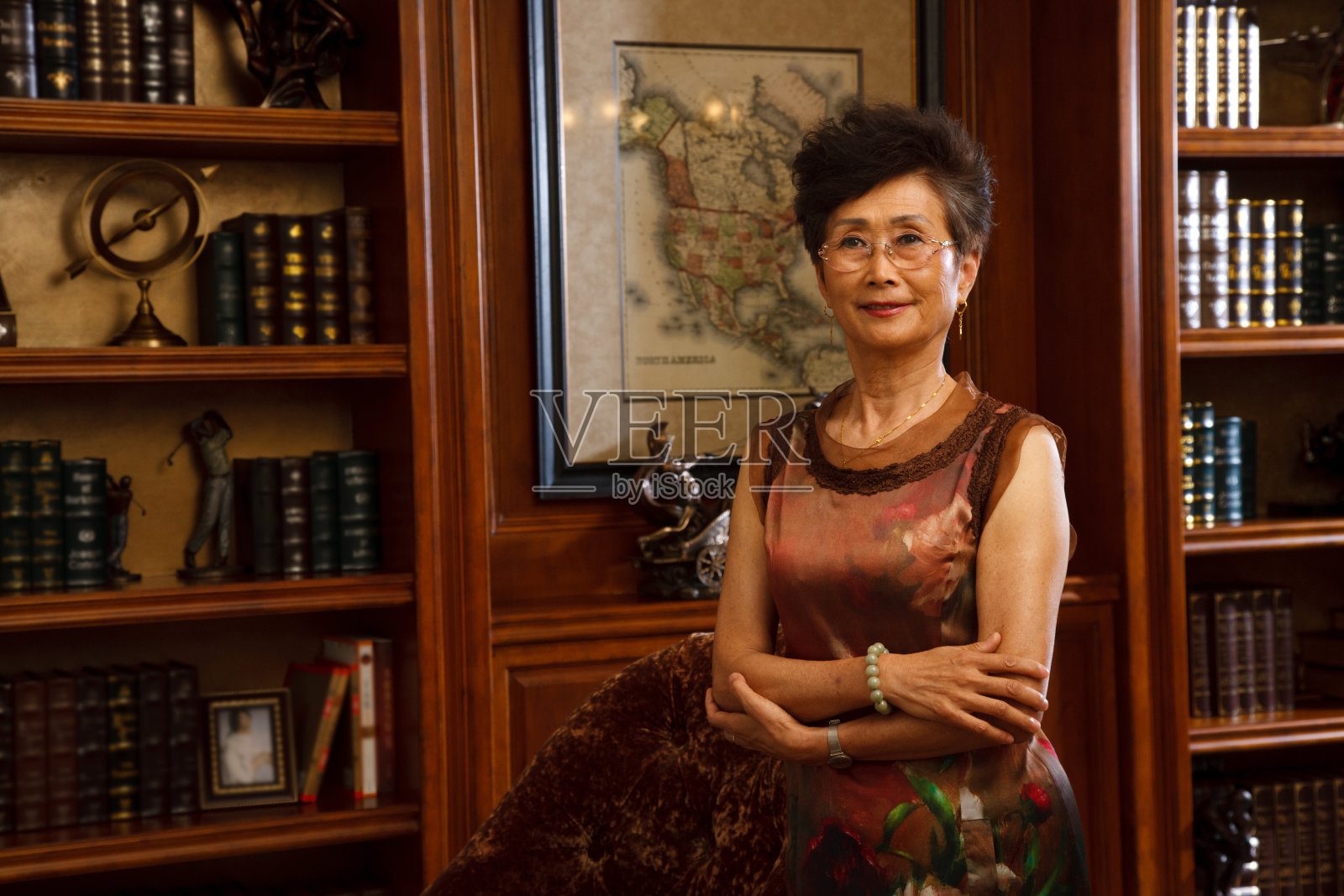 东方老年人照片摄影图片