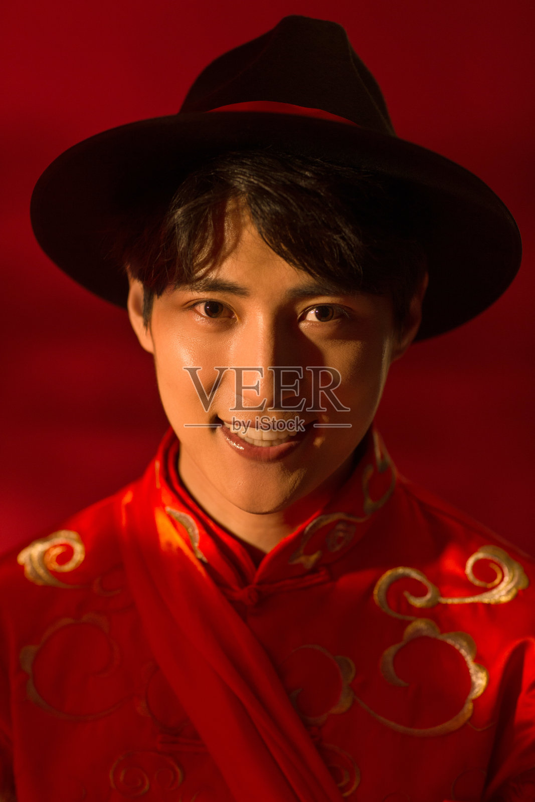 穿着古装的新郎照片摄影图片