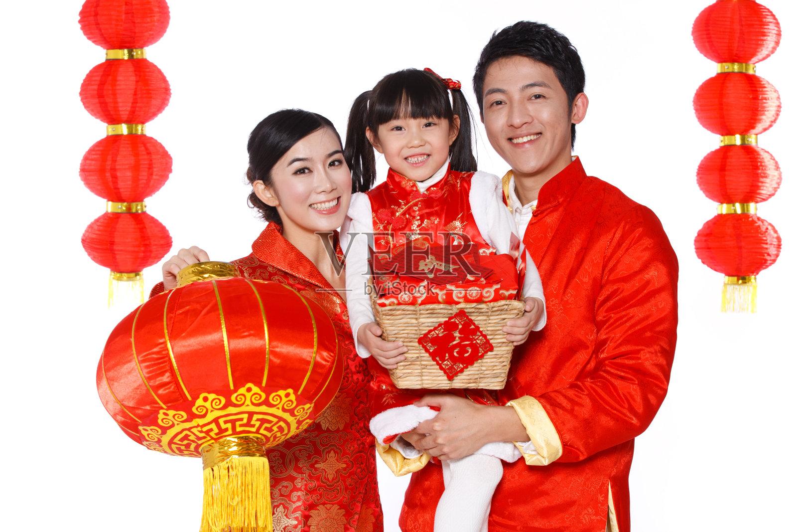 一家三口恭贺新年照片摄影图片