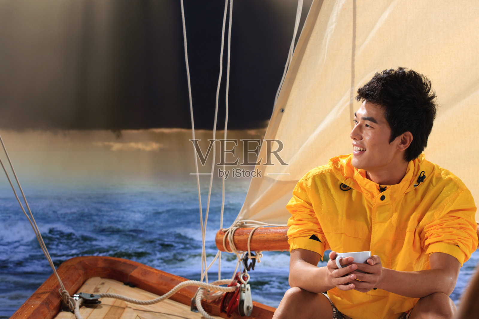 东方人航海出行照片摄影图片