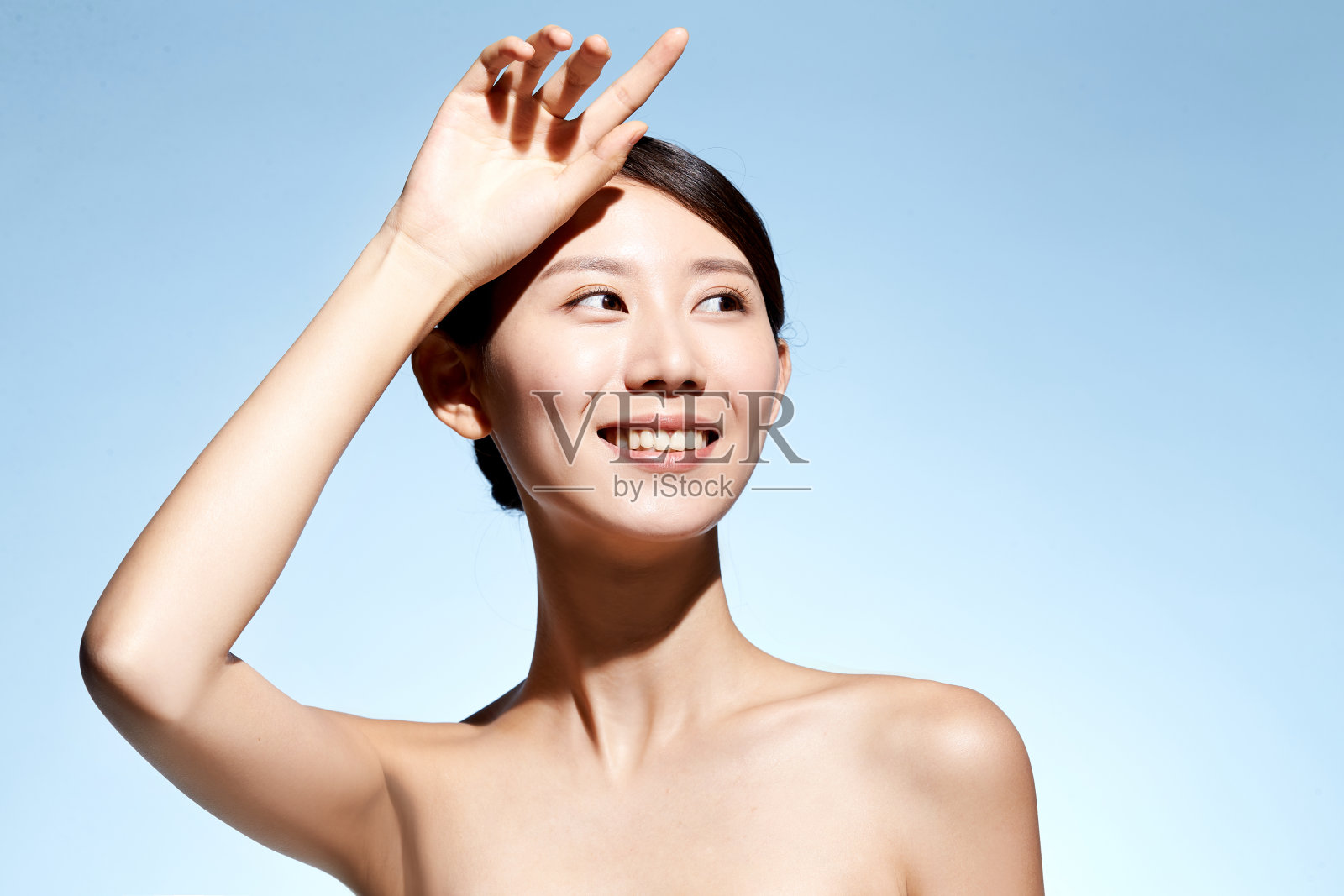 年轻美女妆面照片摄影图片