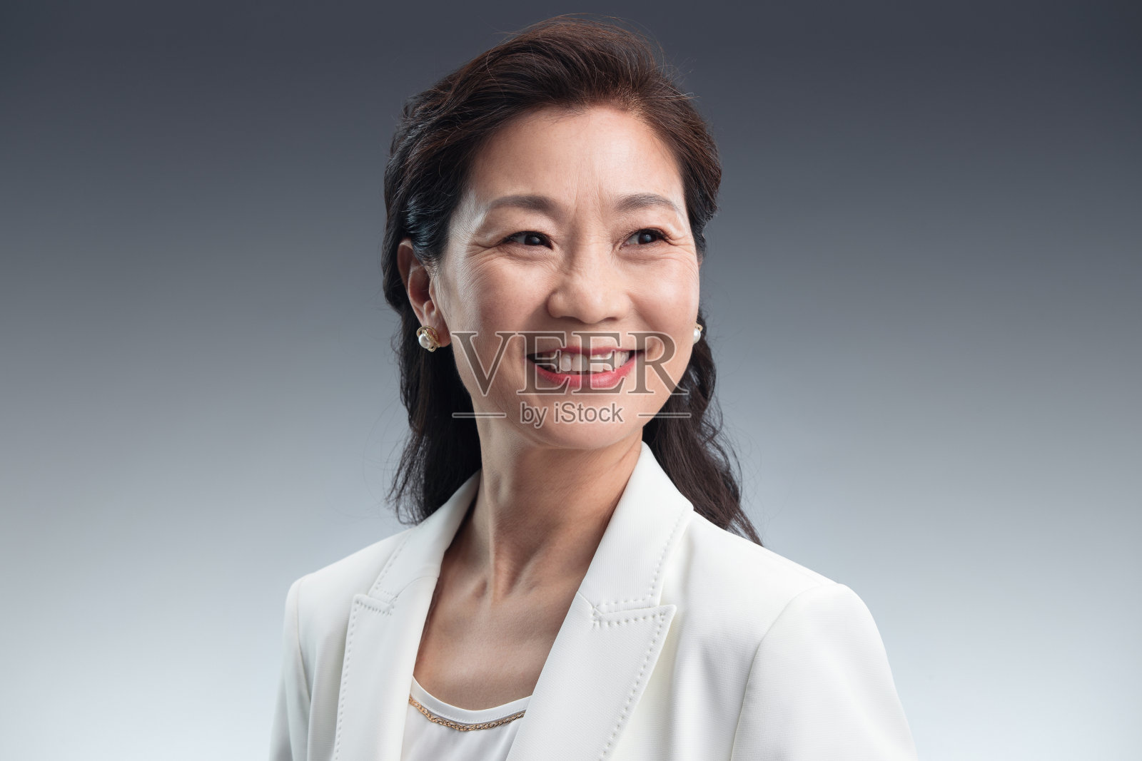 优雅的成熟商务女士照片摄影图片