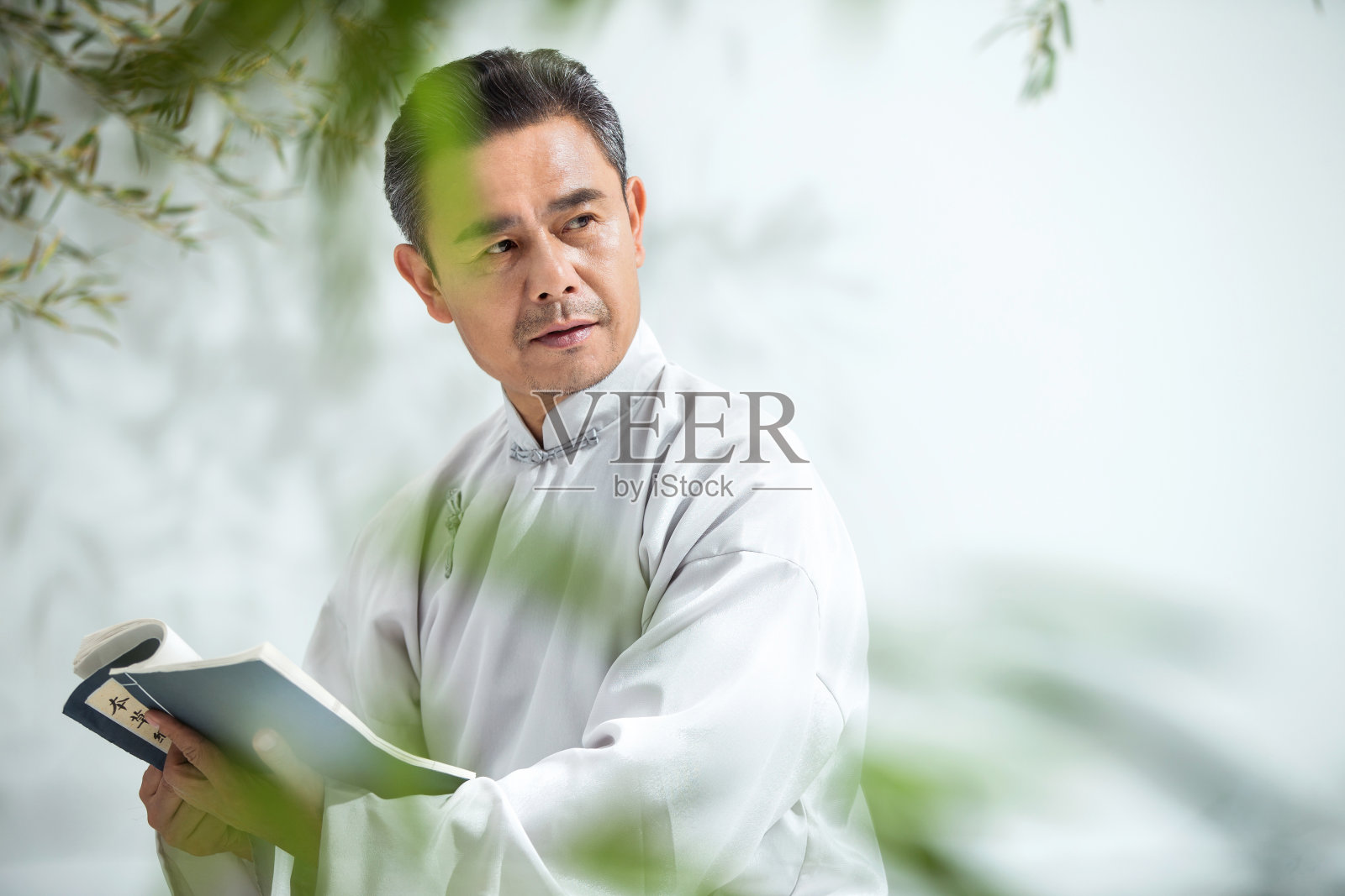 复古中老年男人照片摄影图片