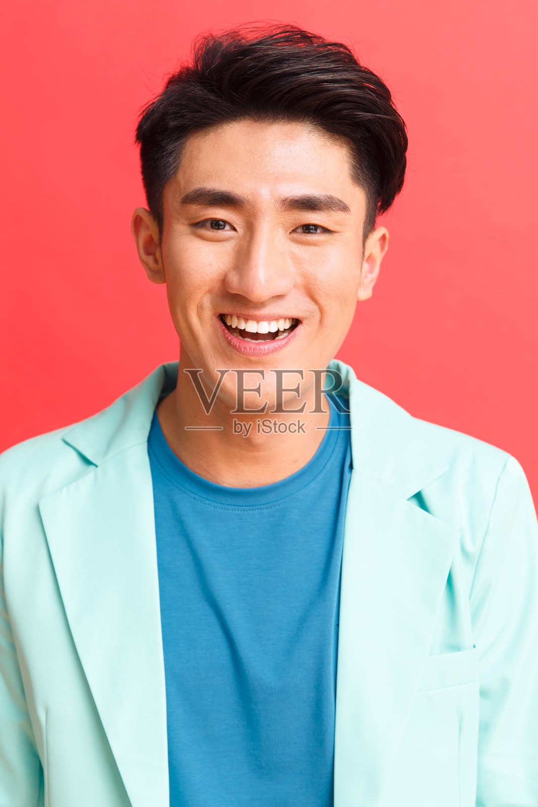 青年男人肖像照片摄影图片