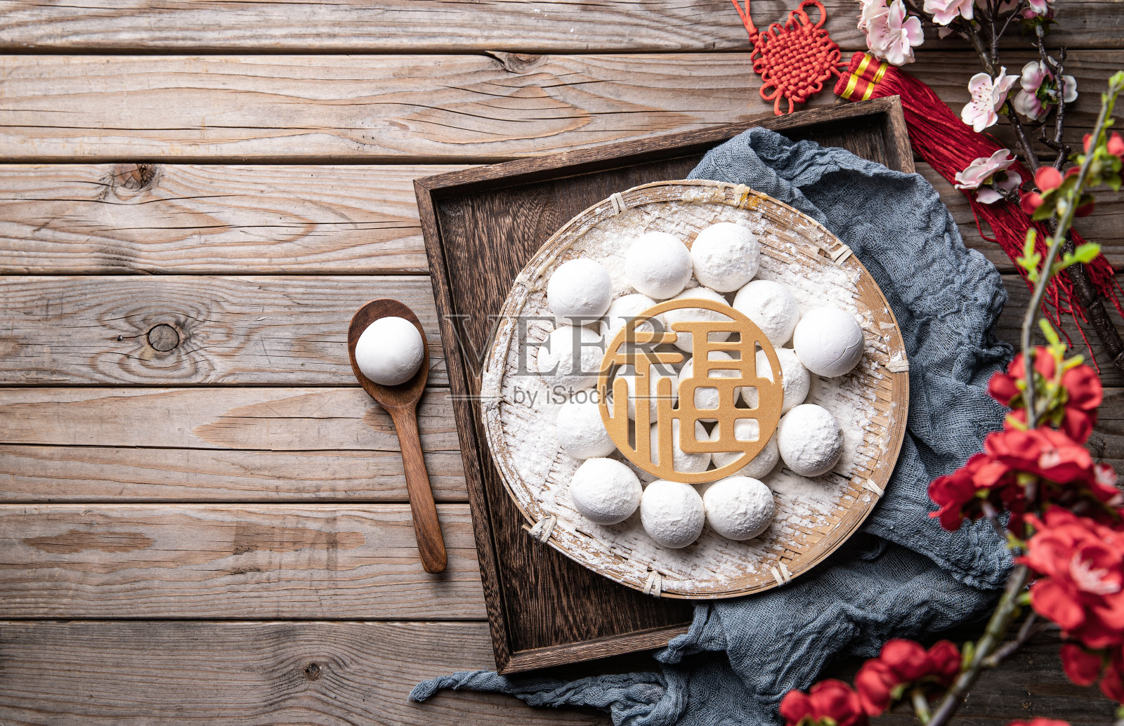 福字和元宵照片摄影图片