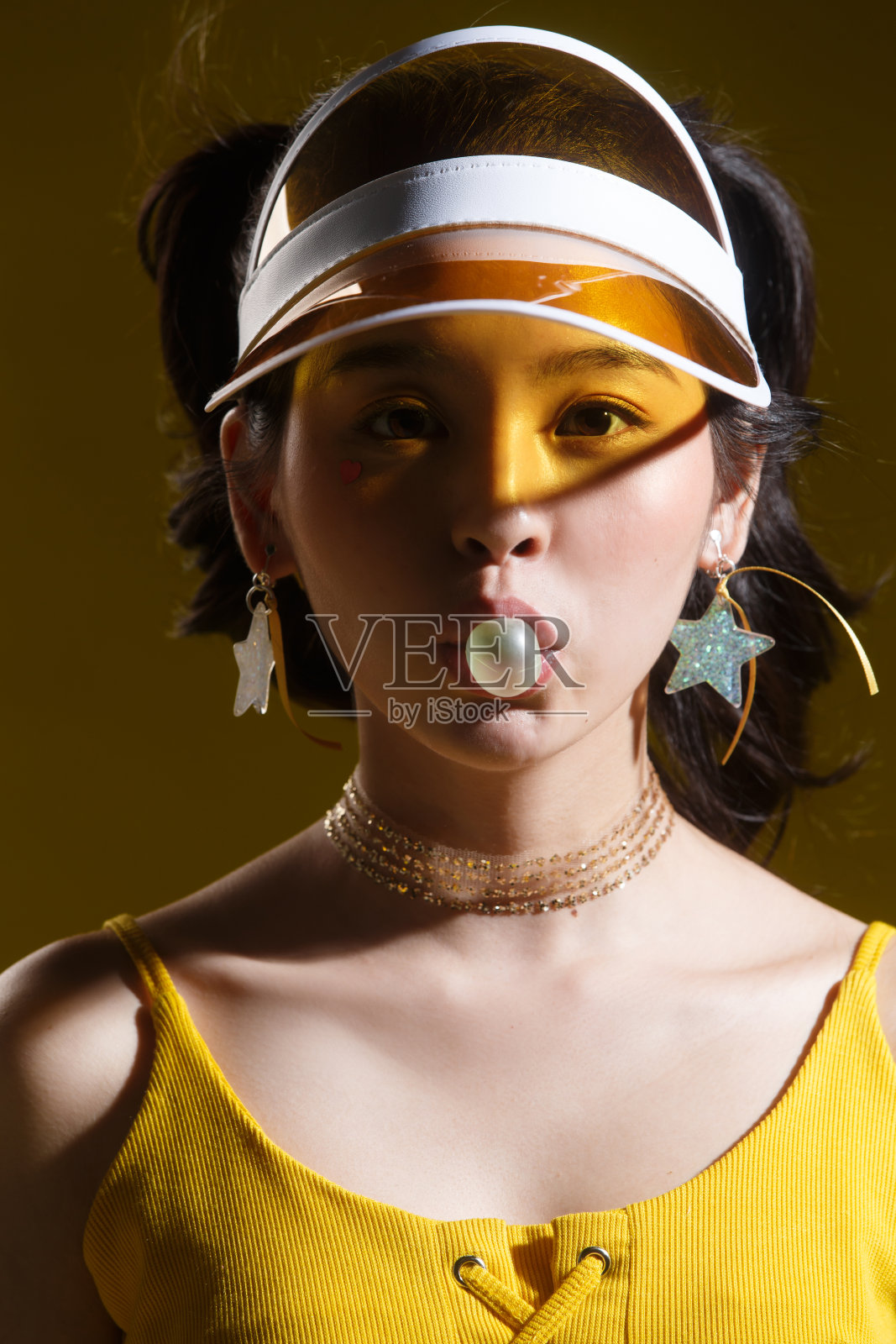 快乐的年轻女人照片摄影图片