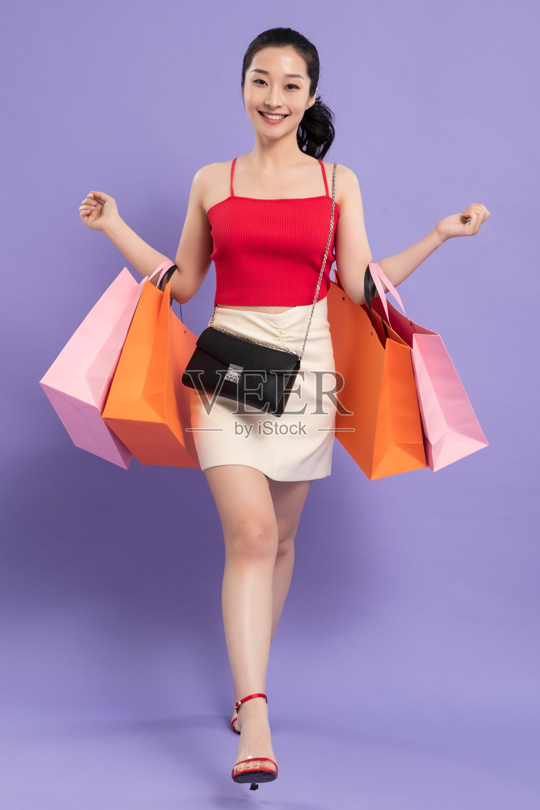 快乐的青年女人购物照片摄影图片