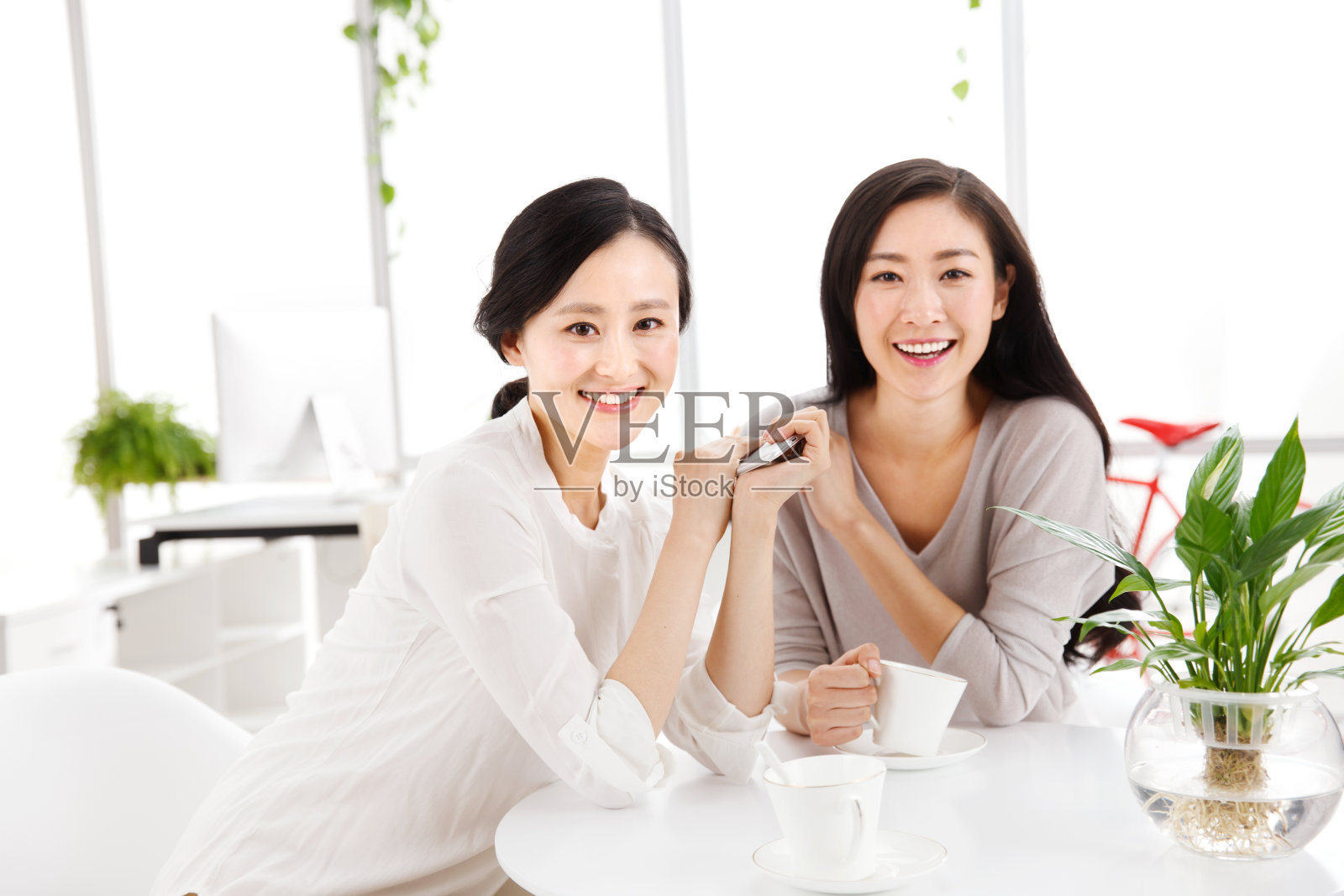 休闲的商务青年女人照片摄影图片