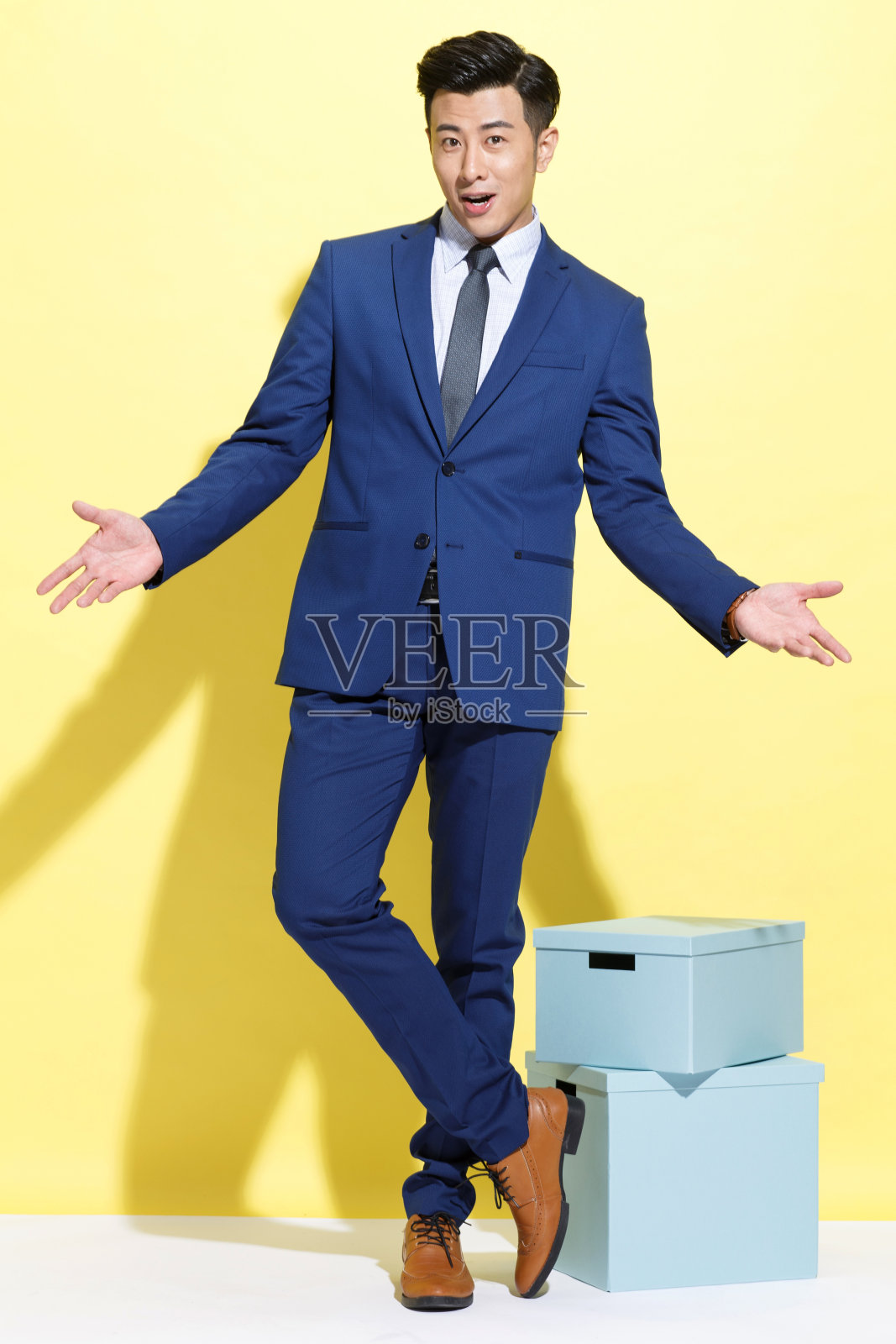 青年商务人士照片摄影图片