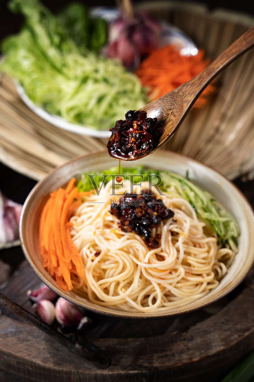 炸酱面照片摄影图片