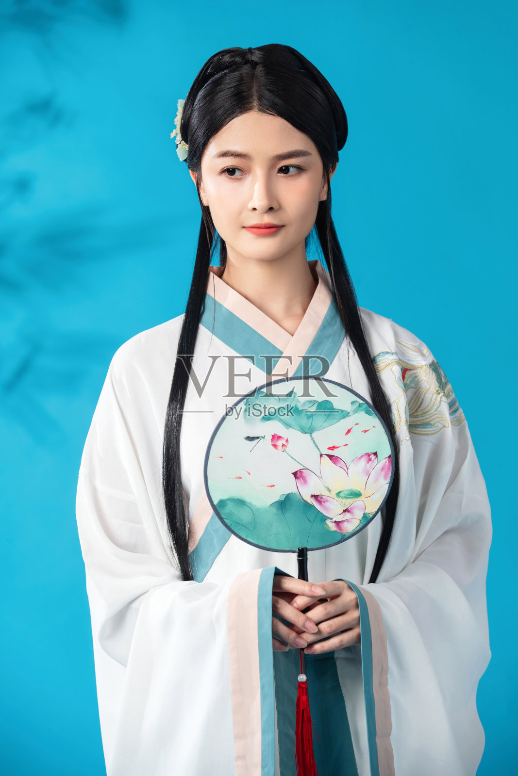 拿着扇子的古风美女照片摄影图片