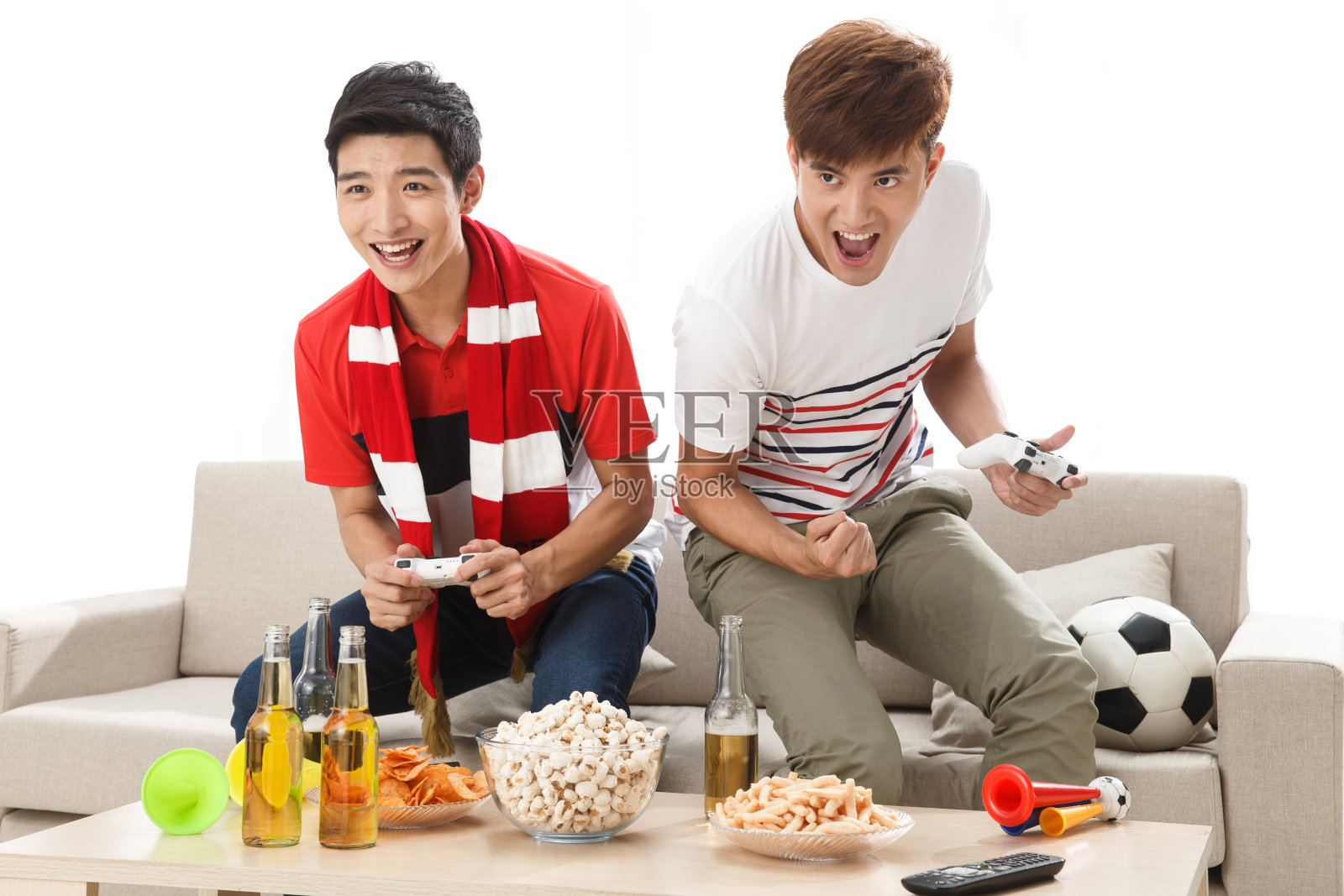 青年男人玩游戏照片摄影图片