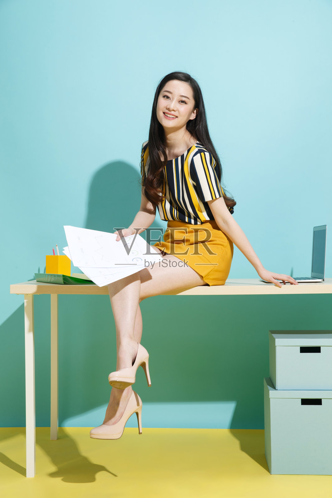 青年商务女士照片摄影图片