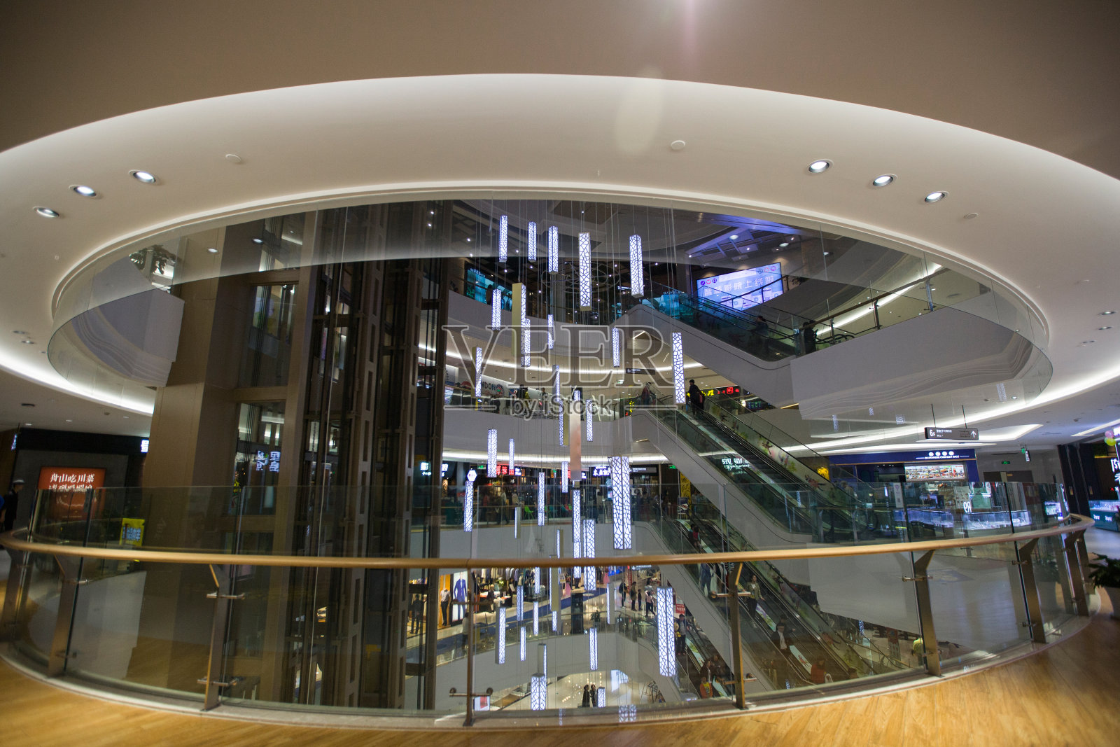 浙江省定海凯虹广场内景照片摄影图片