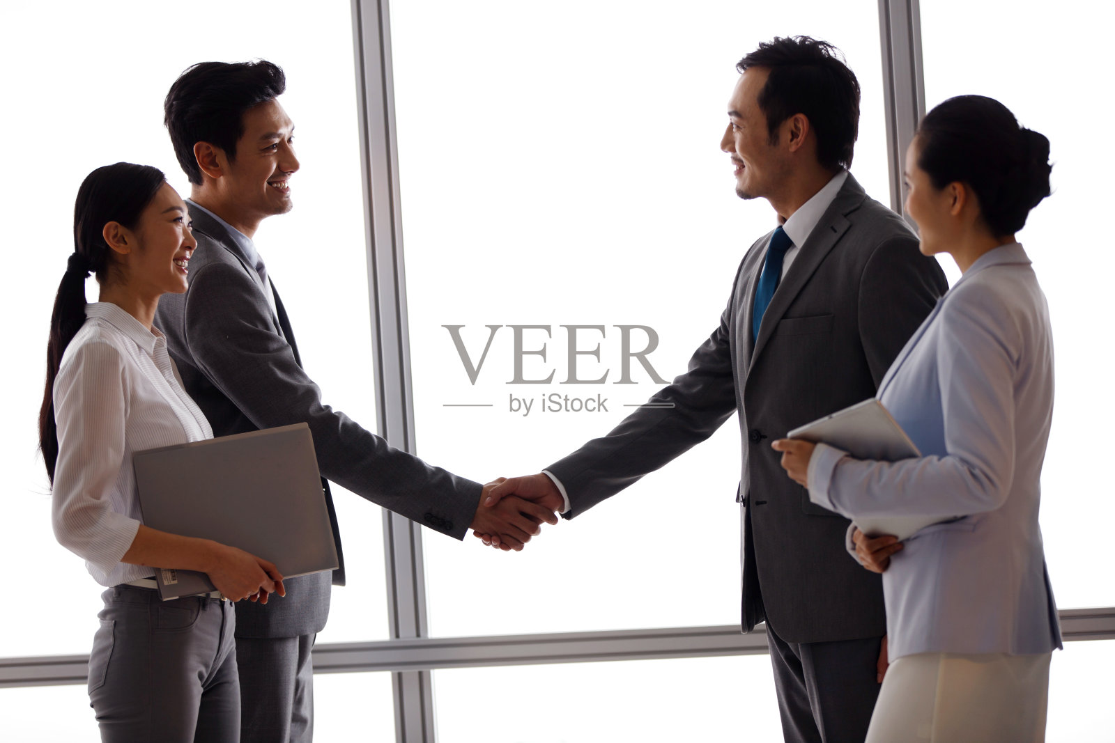 东方人商务合作照片摄影图片