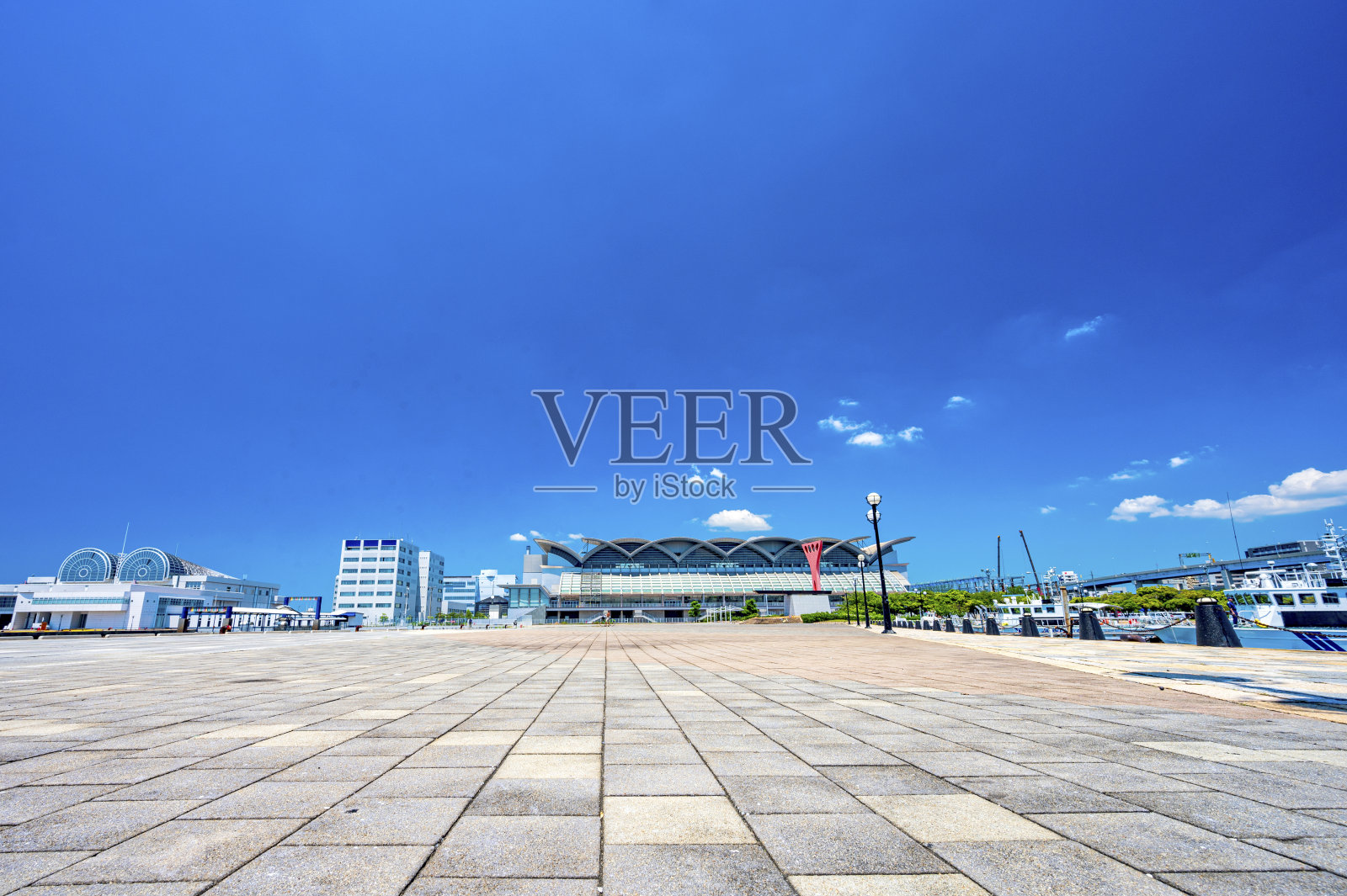 夏日的蓝天和博多码头的风景照片摄影图片