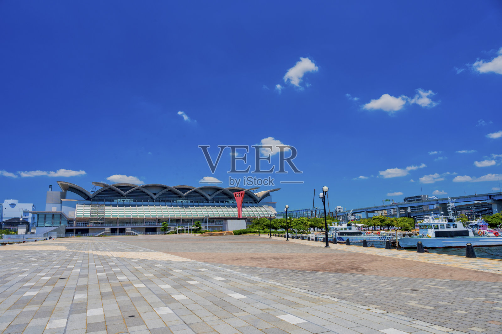 夏日的蓝天和博多码头的风景照片摄影图片