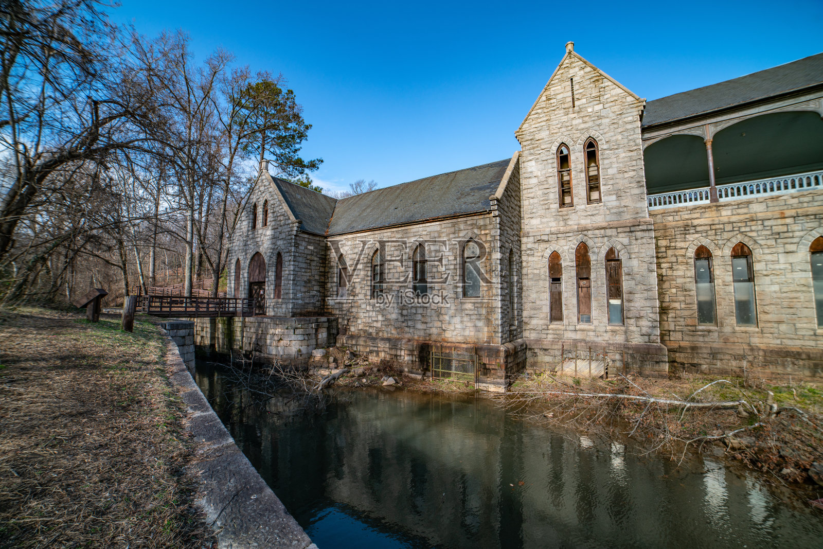 伯德公园泵房护城河照片摄影图片