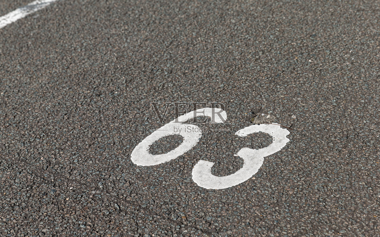 停车场上63号的特写照片摄影图片