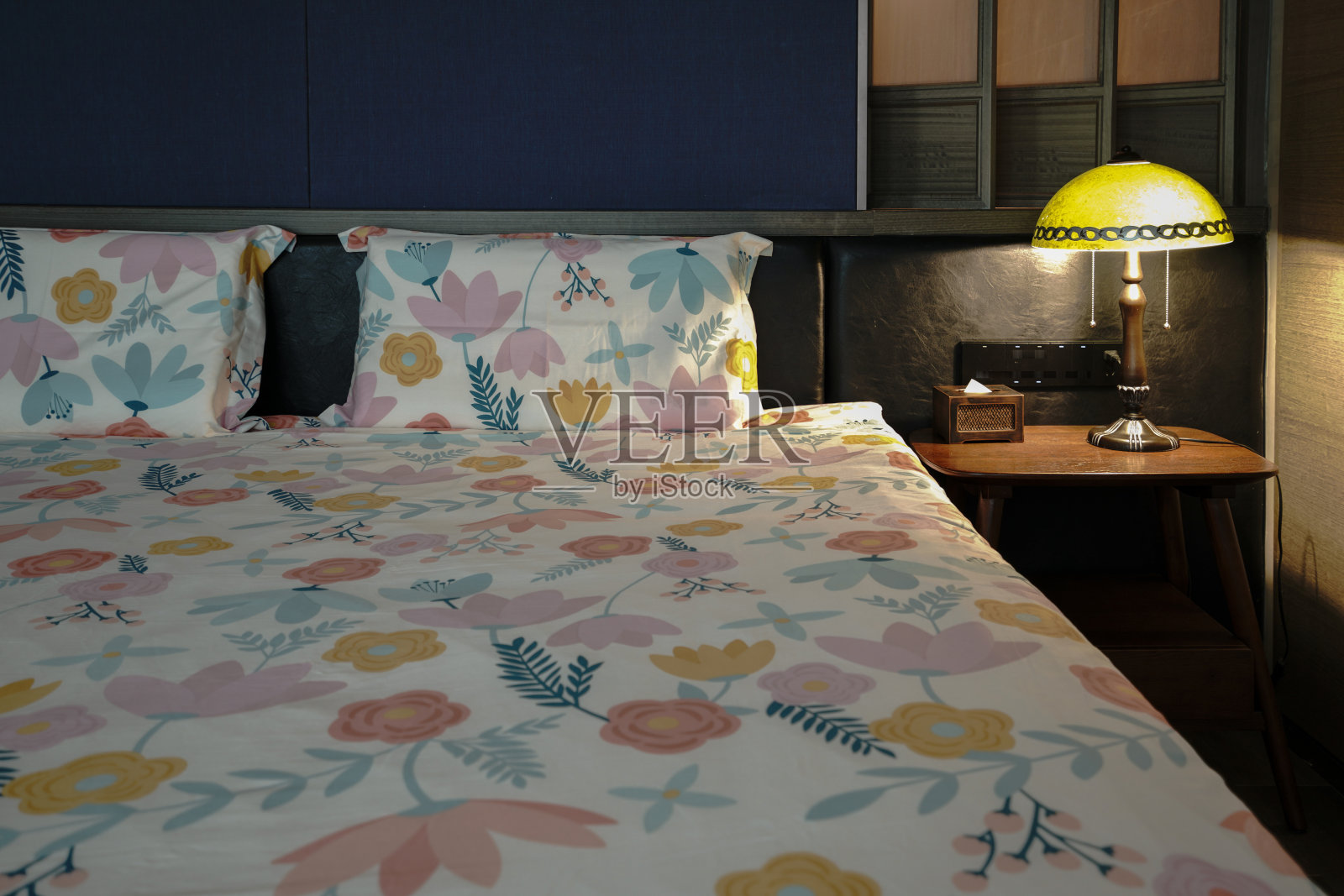 家庭和酒店卧室内部。照片摄影图片