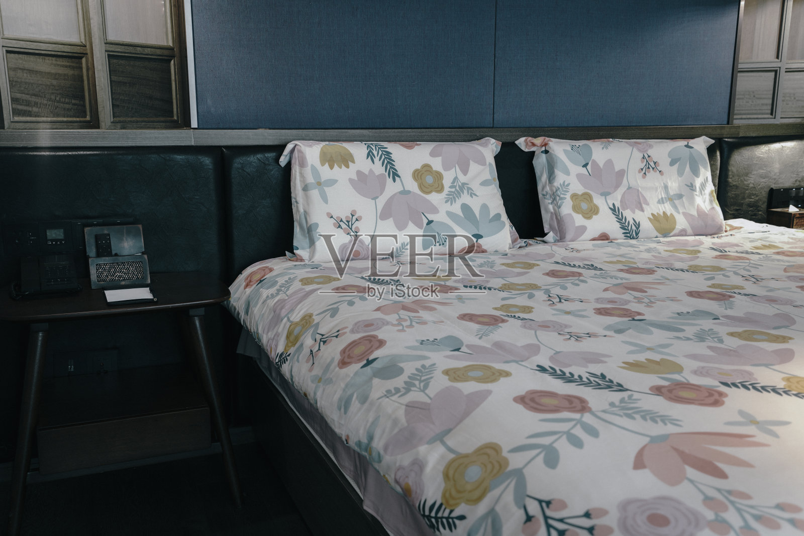 家庭和酒店卧室内部。照片摄影图片