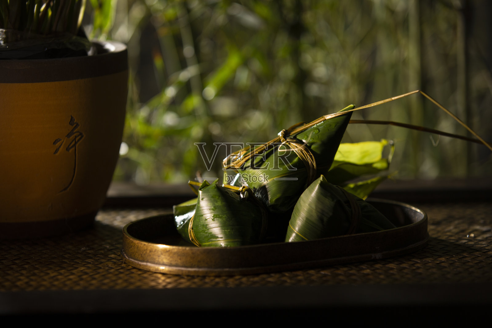 竹林中的粽子照片摄影图片