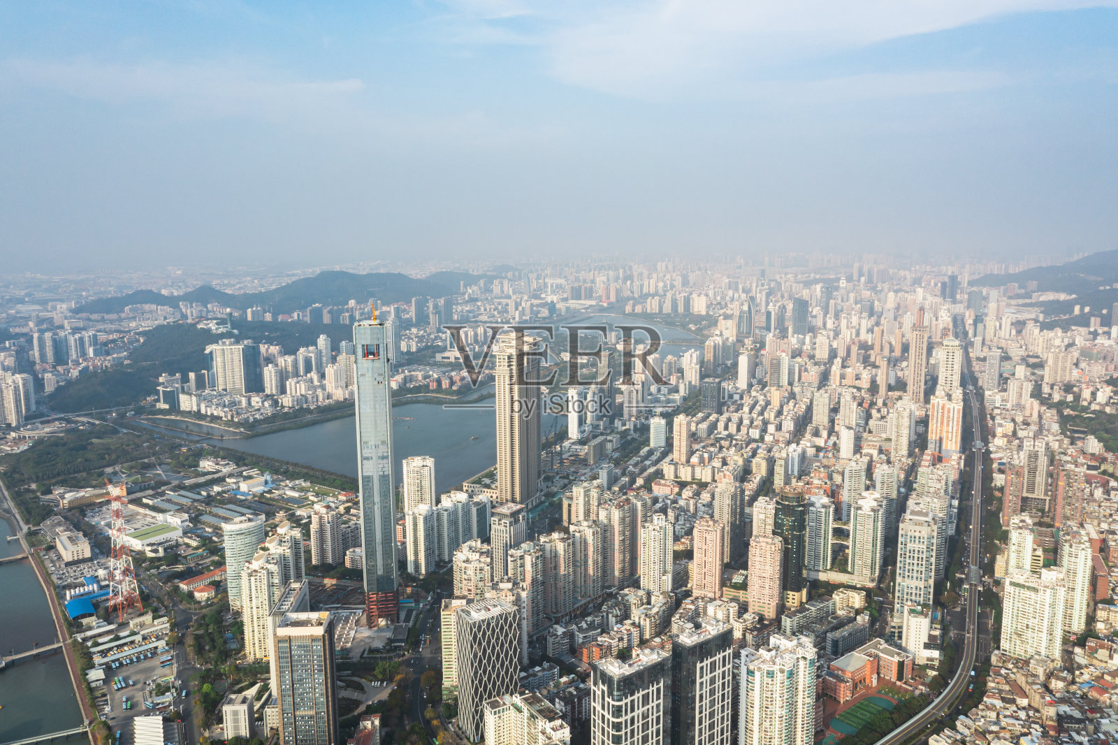 海滨城市的天际线照片摄影图片