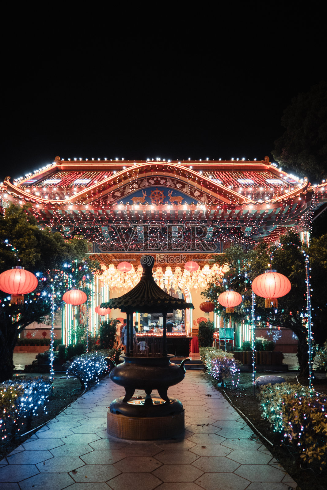 看看寺庙的内部照片摄影图片