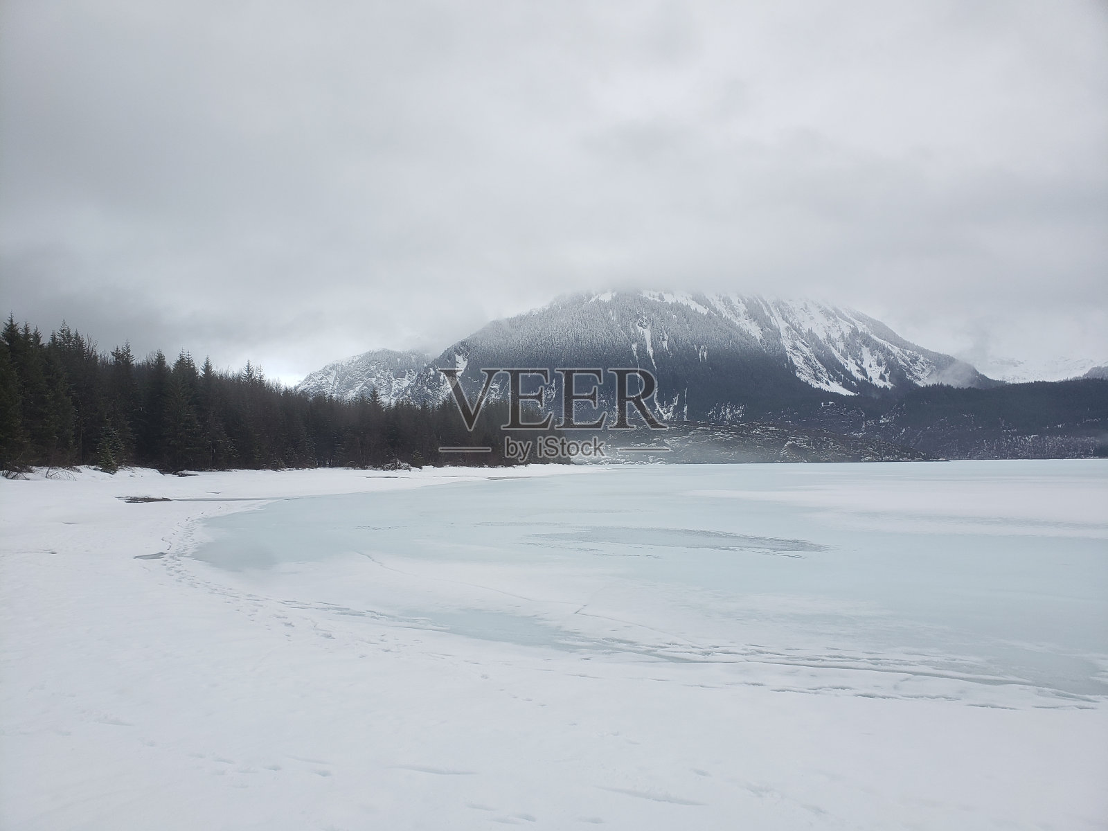 被遮挡的峰值照片摄影图片