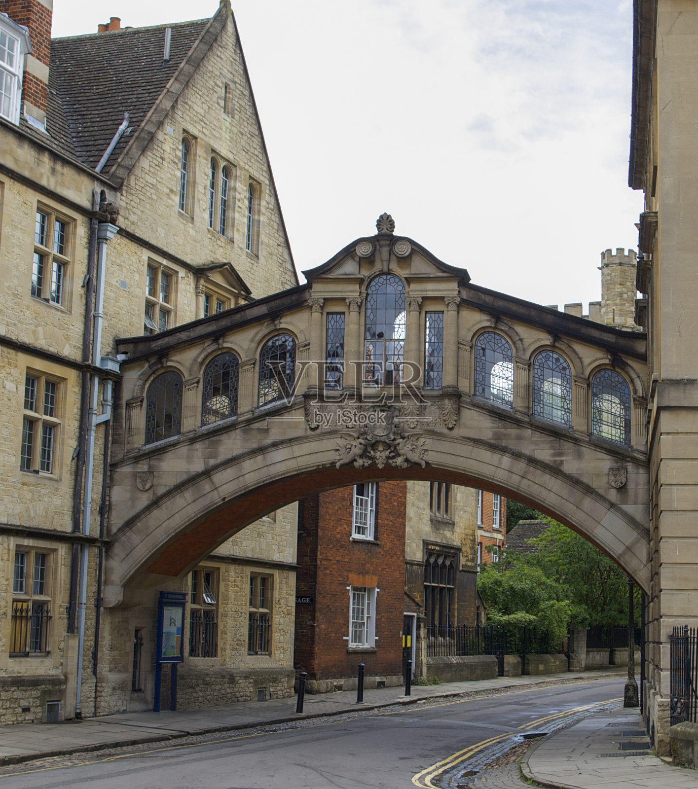 赫特福德大学的桥梁照片摄影图片