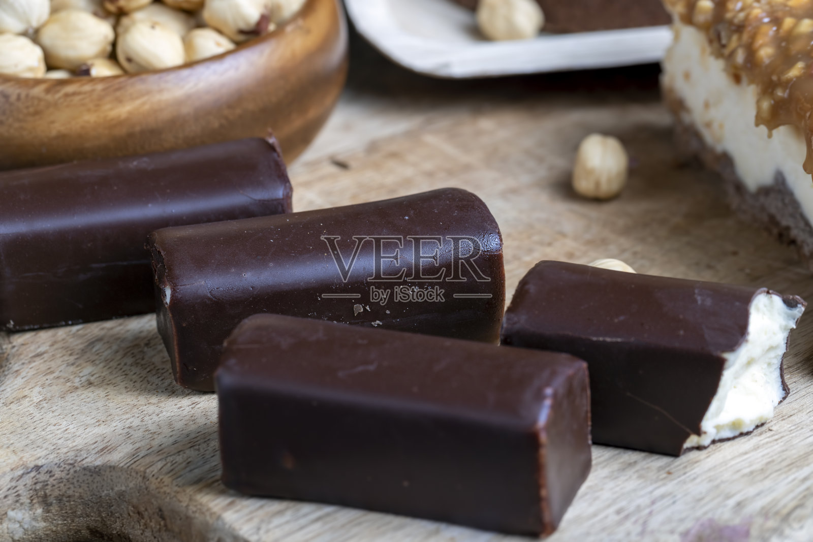 香甜的白软干酪配上巧克力釉照片摄影图片