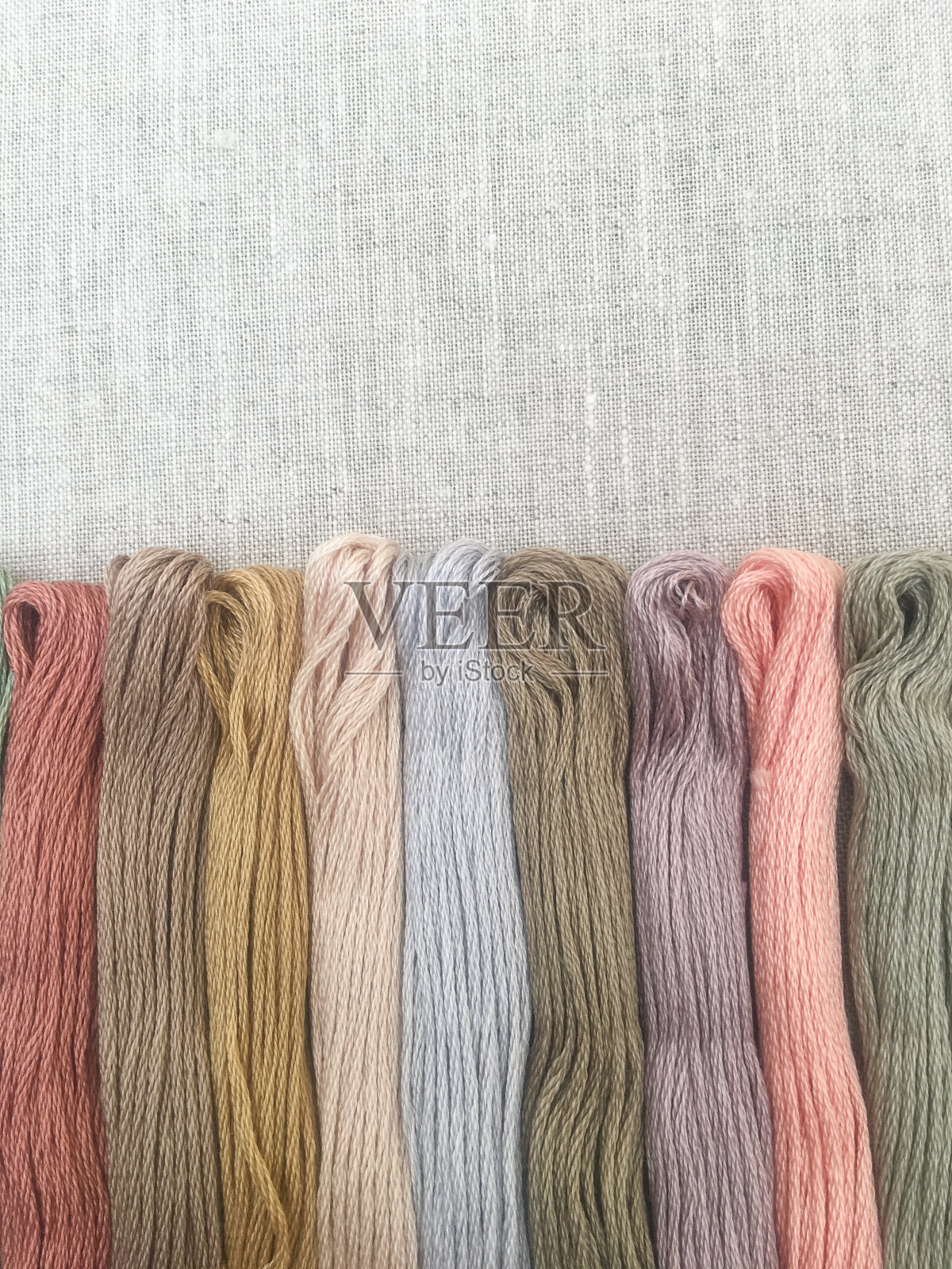 刺绣丝线，天然亚麻织物照片摄影图片