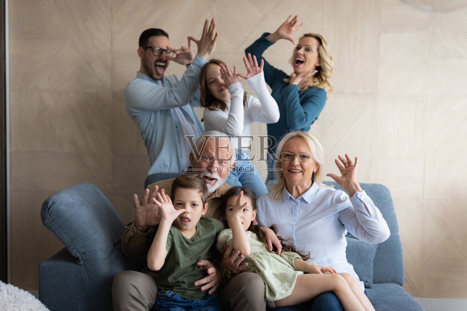 有趣的全家福照片照片摄影图片