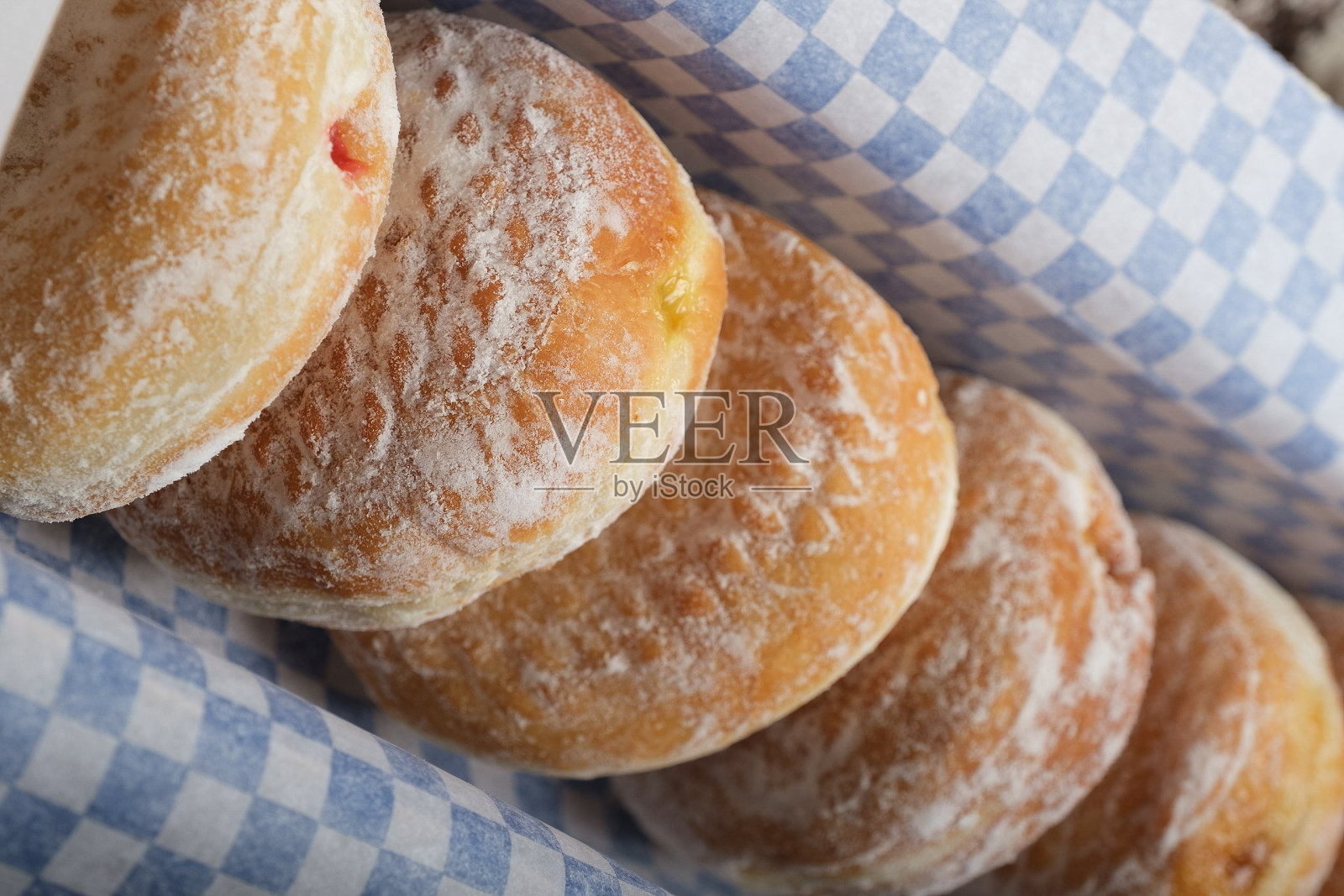 对角排列的甜甜圈照片摄影图片