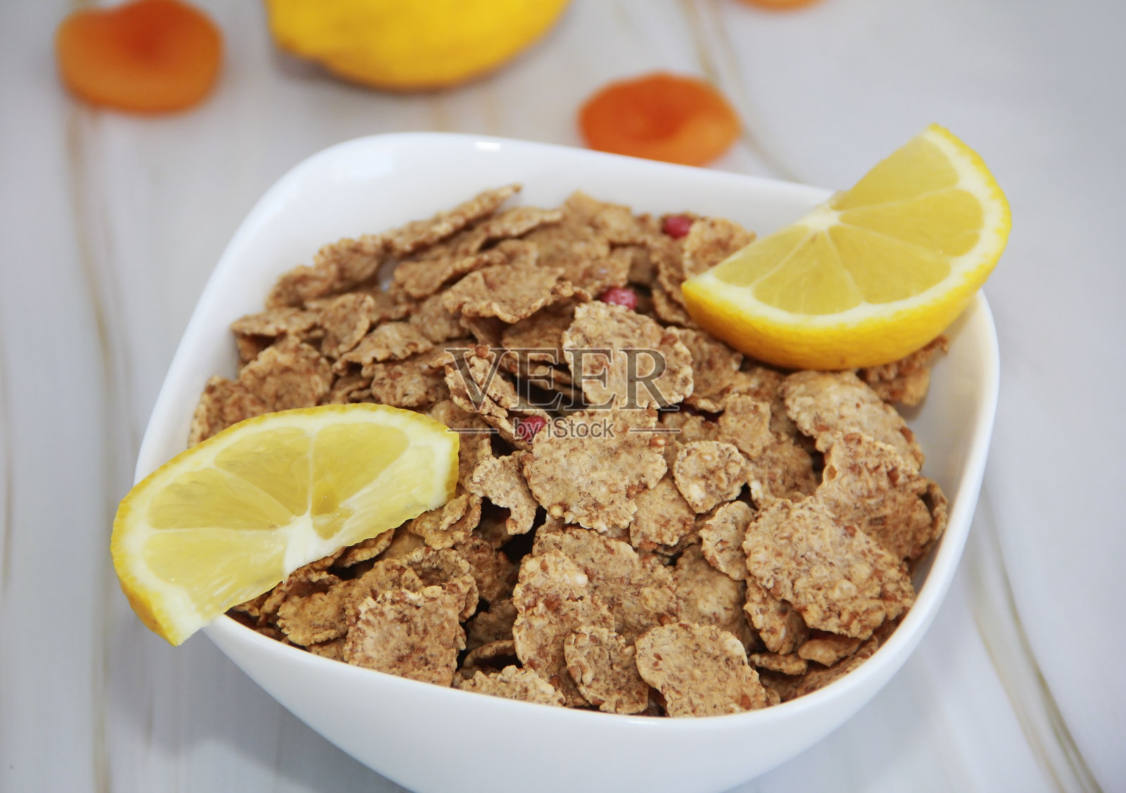 柠檬片干牛奶什锦早餐照片摄影图片