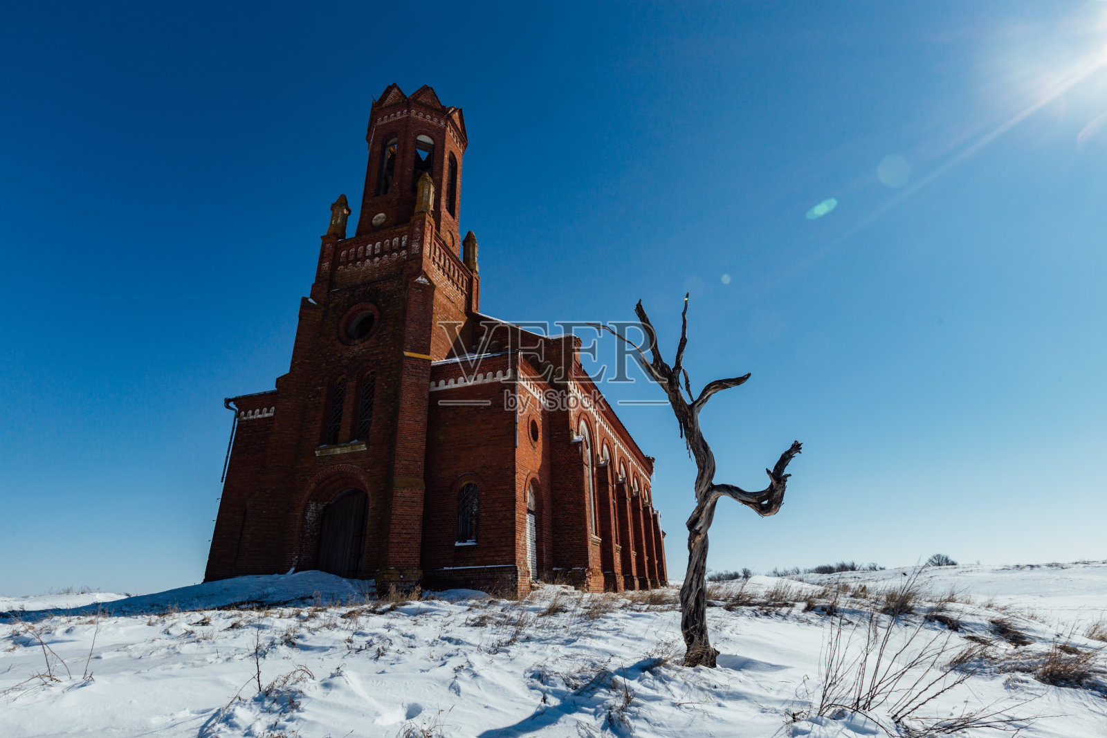 废弃的路德教堂冬天的沃尔特照片摄影图片