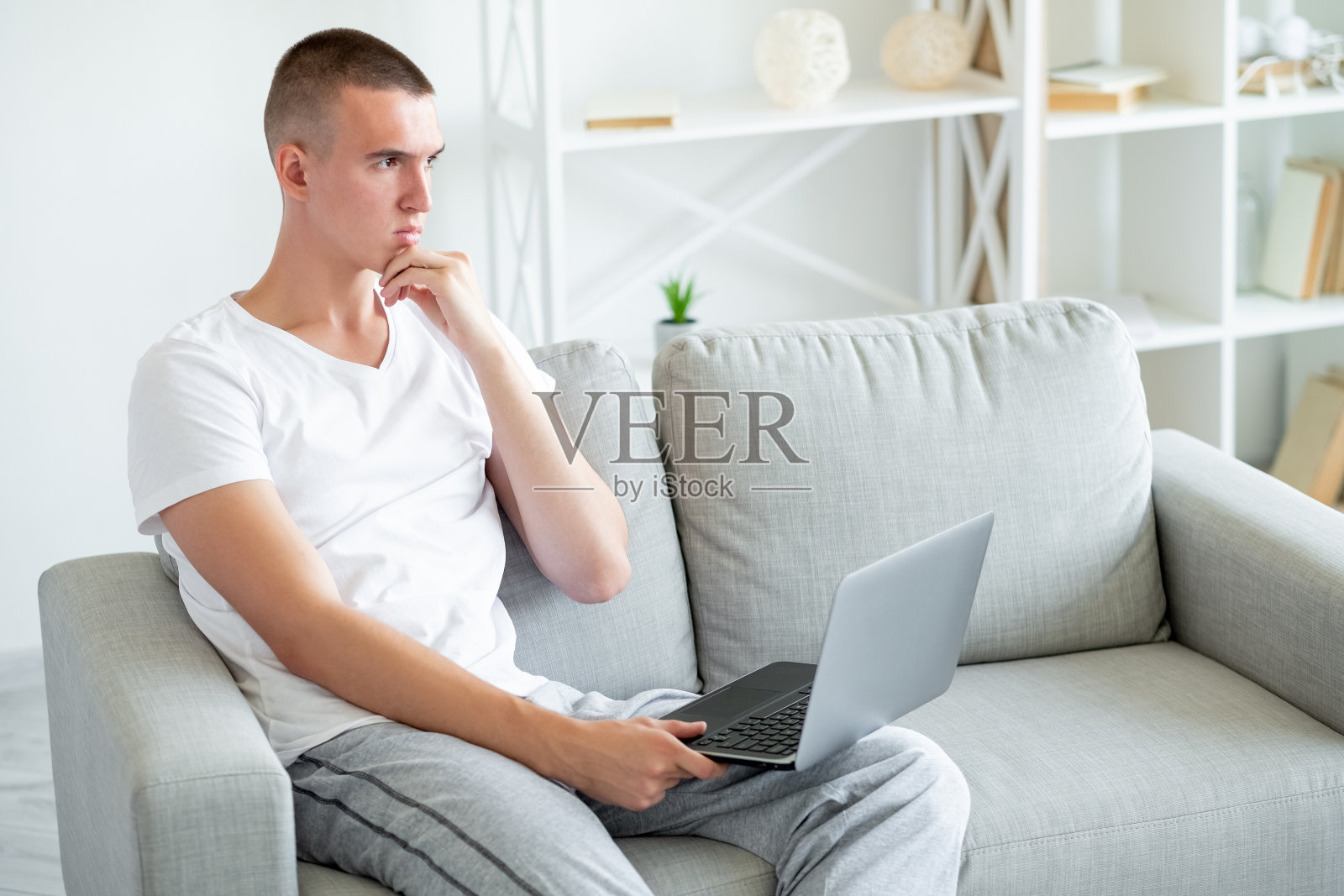 工作问题考虑到人远程工作的困惑照片摄影图片