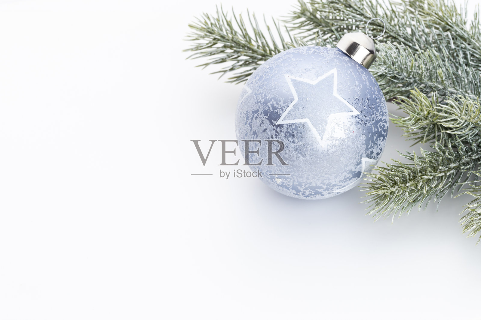 白色背景上的圣诞装饰。照片摄影图片