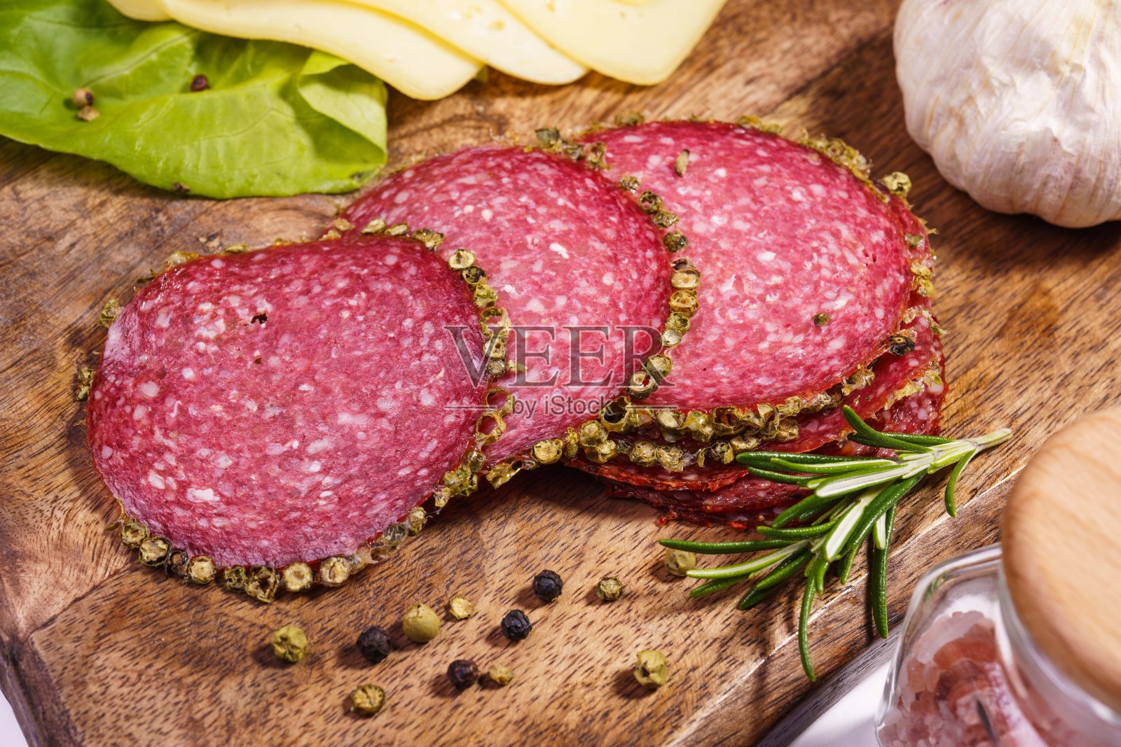 意大利蒜味腊肠照片摄影图片