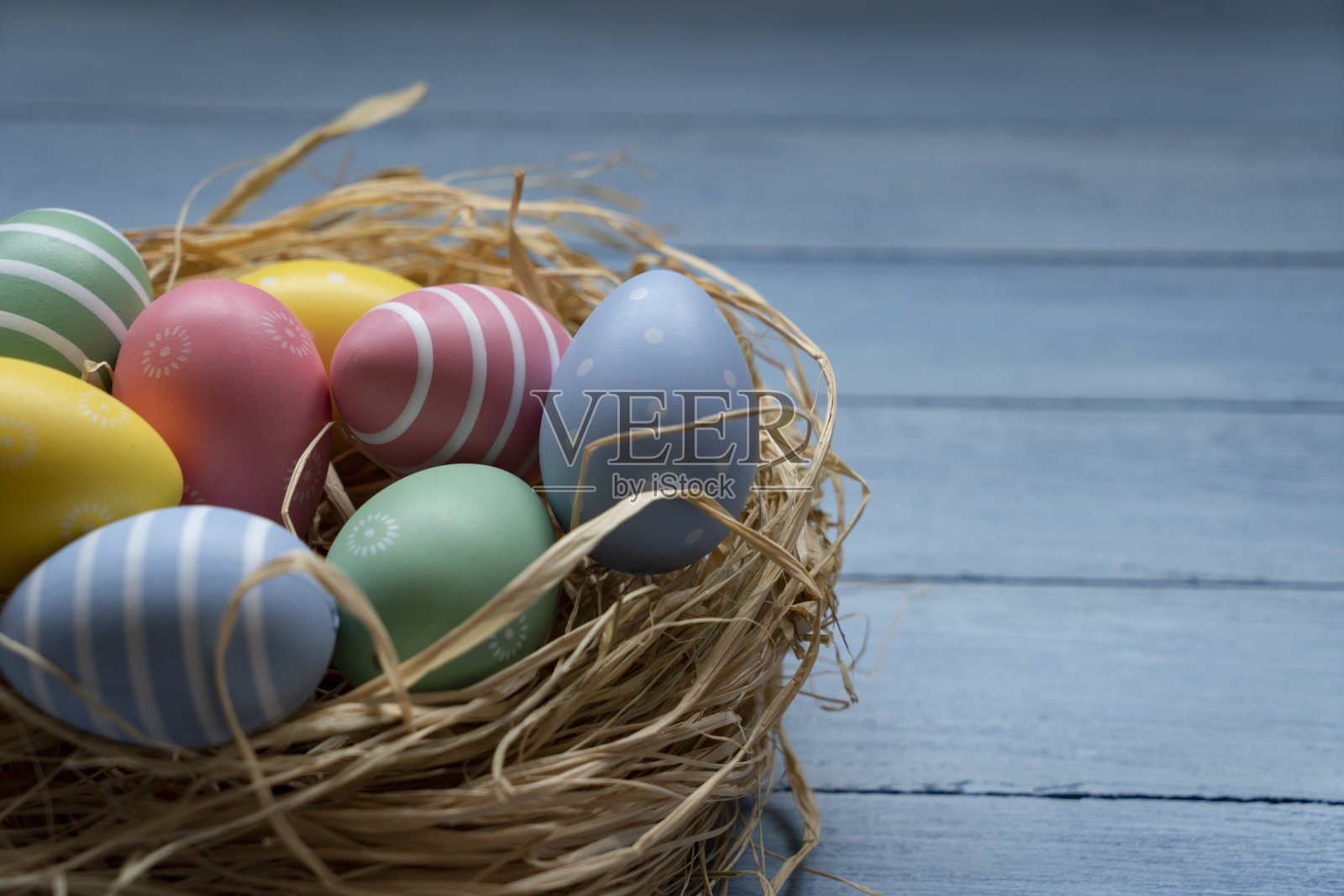 复活节彩蛋和鸟巢照片摄影图片