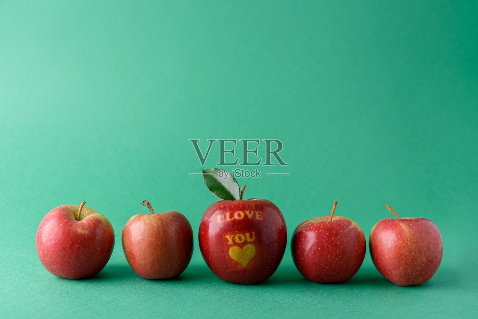红苹果配文字我爱你照片摄影图片