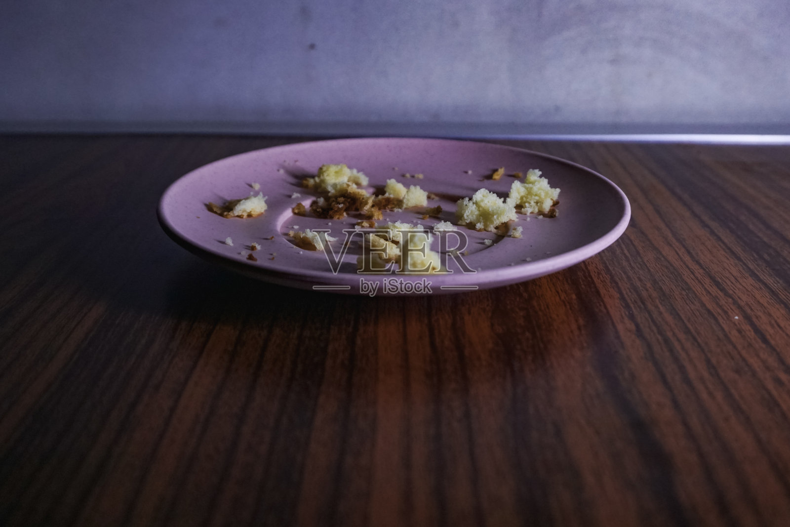 装蛋糕片的盘子照片摄影图片