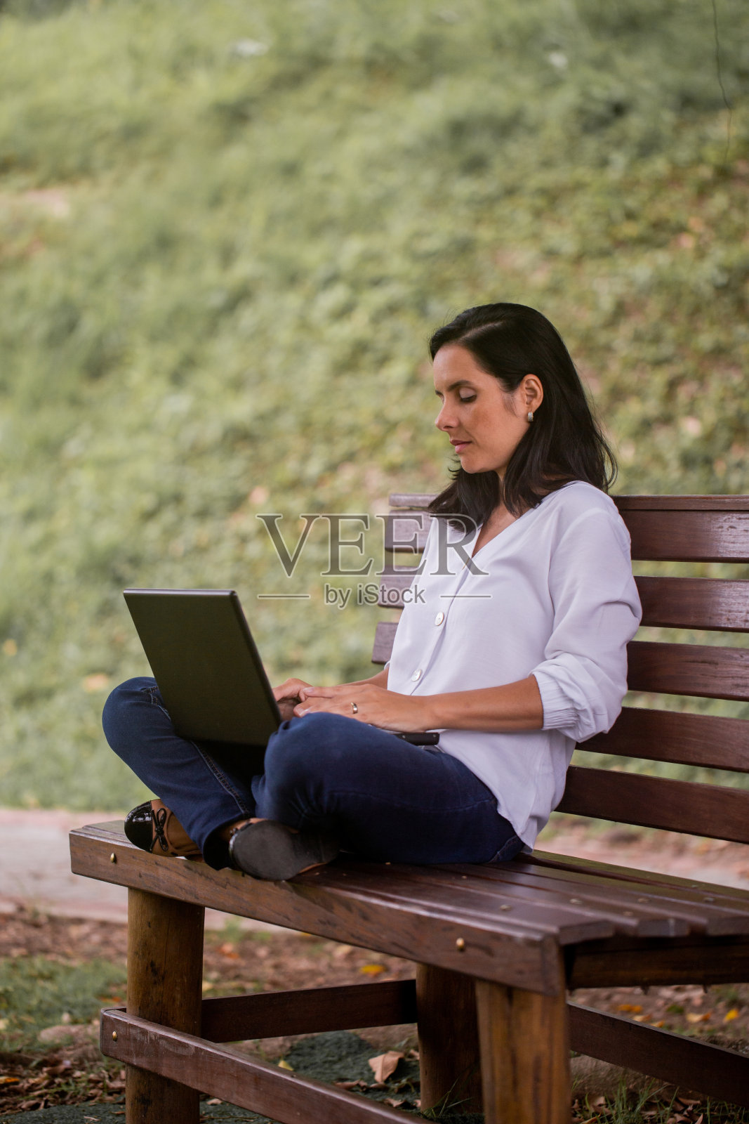 网上购物的女人照片摄影图片