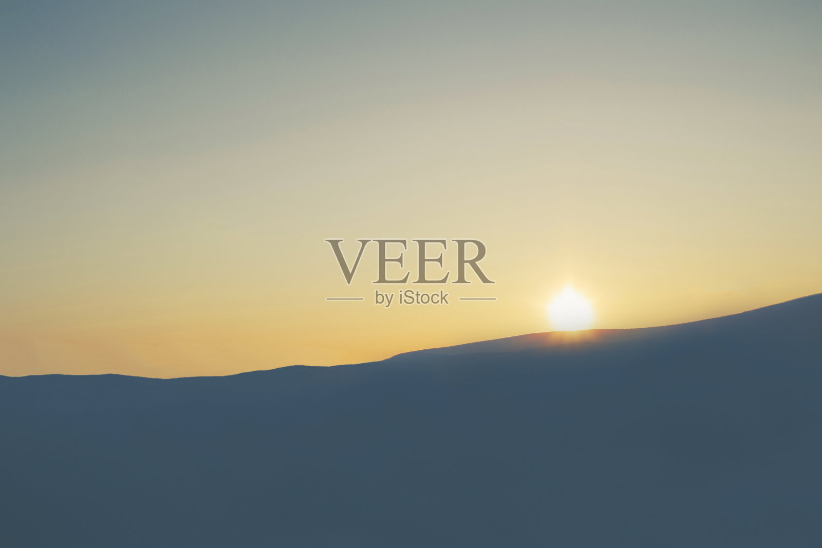 山中的日出照片摄影图片