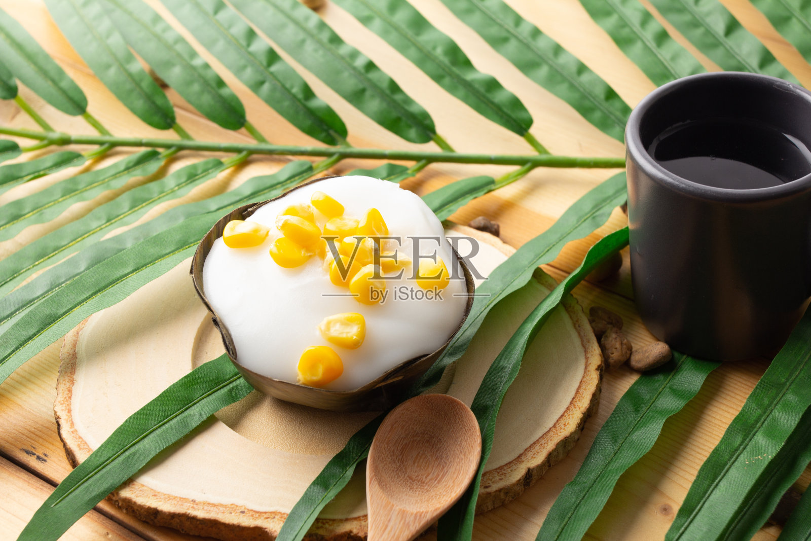 泰式布丁，椰子和玉米。照片摄影图片