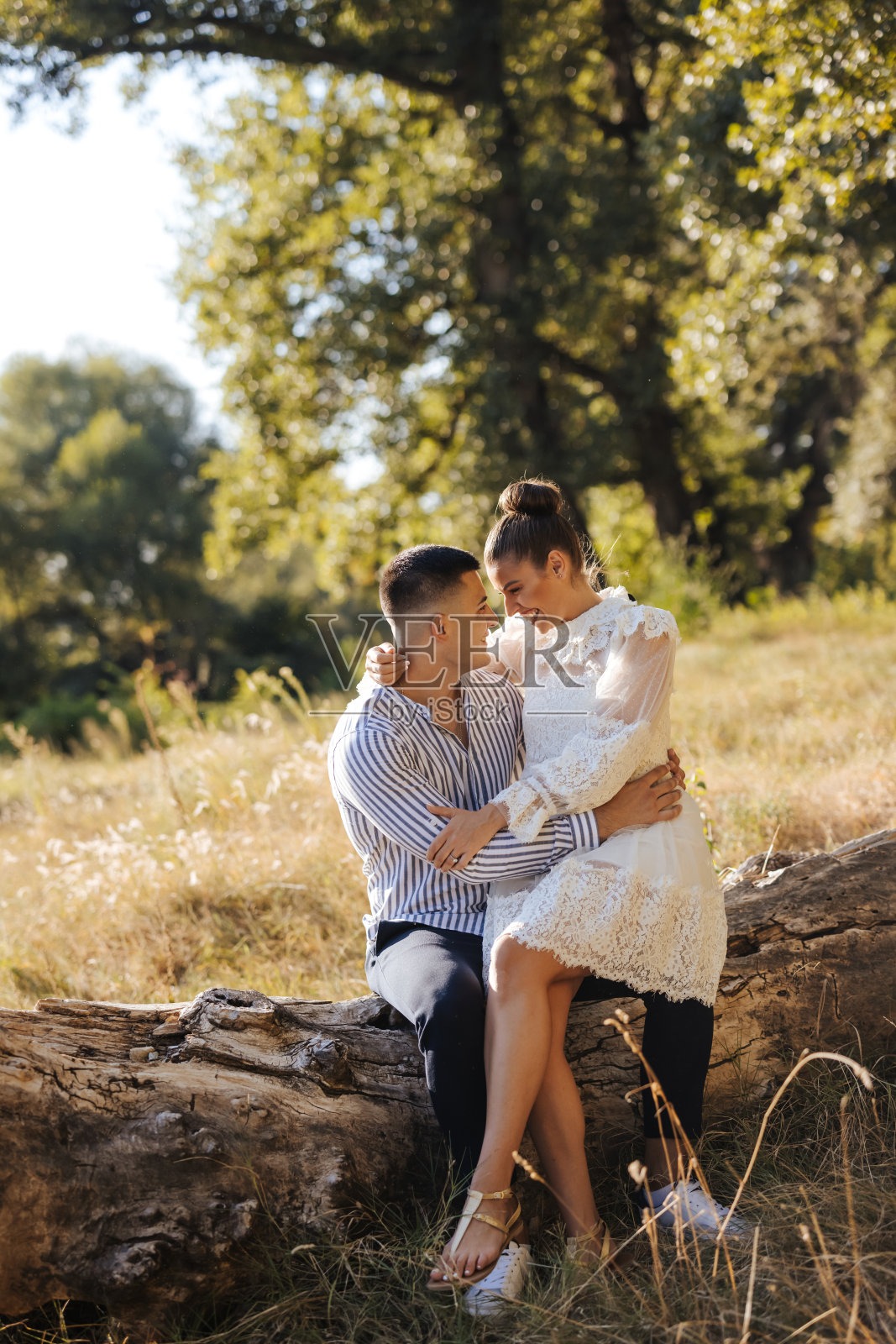 独自一人欣赏美丽的世界照片摄影图片