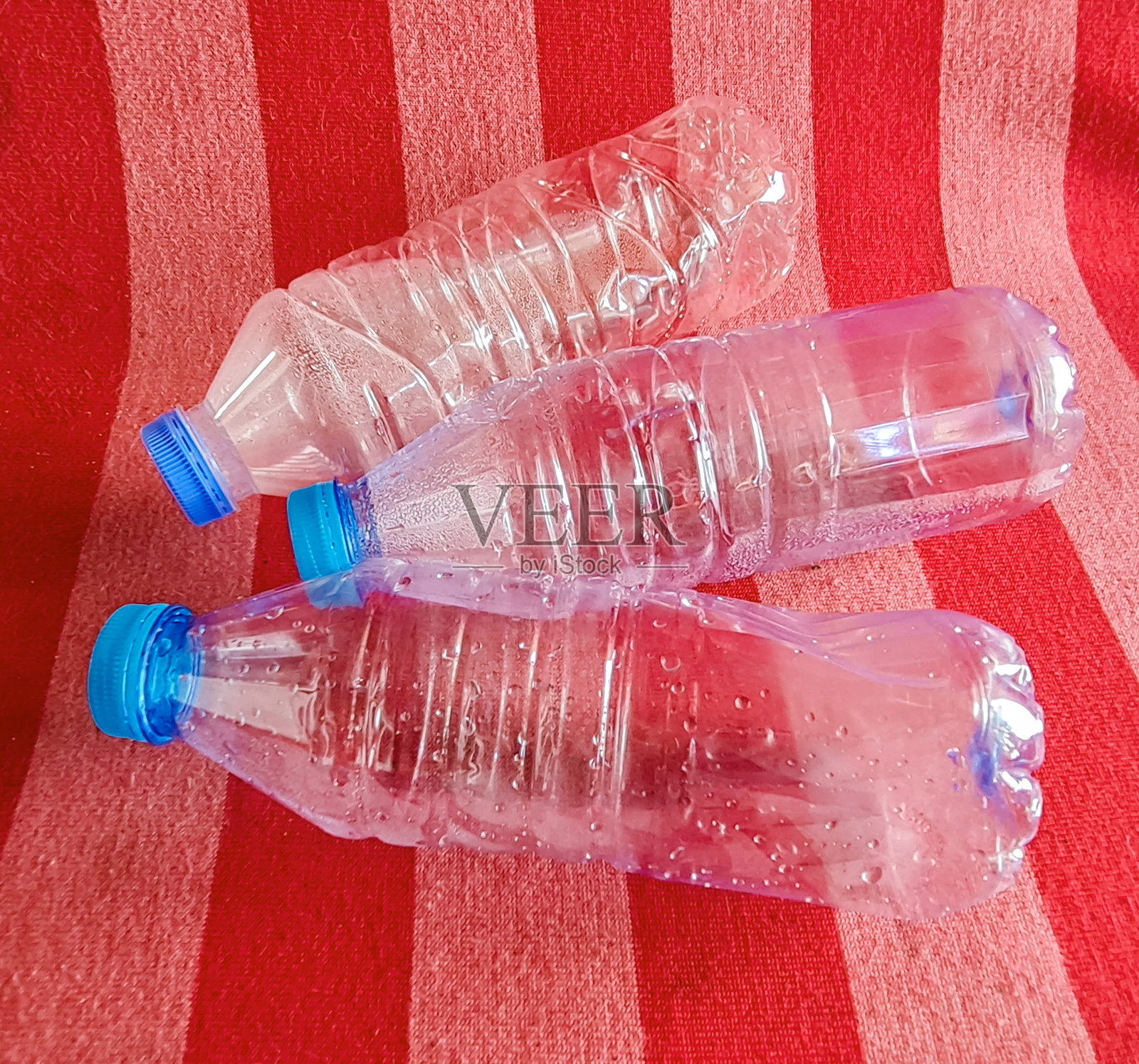 一套回收的塑料瓶照片摄影图片